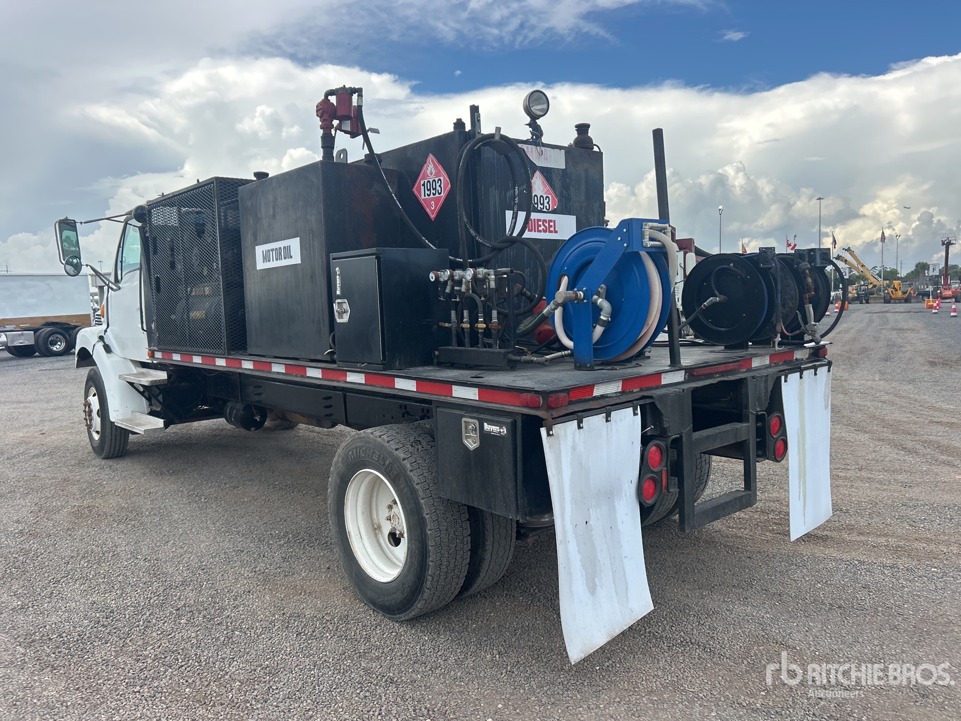 2000 Sterling L7500