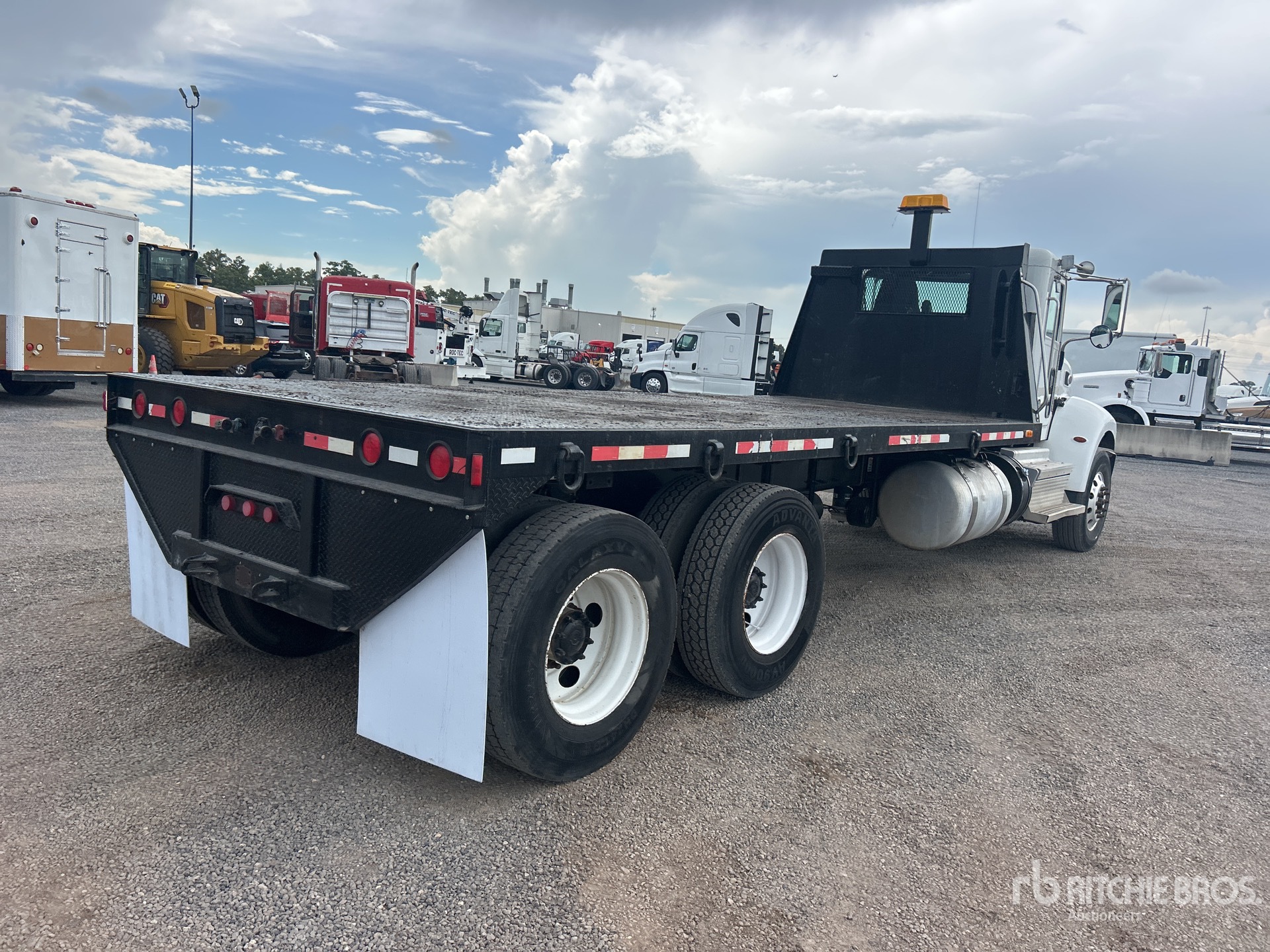 2019 Peterbilt 348