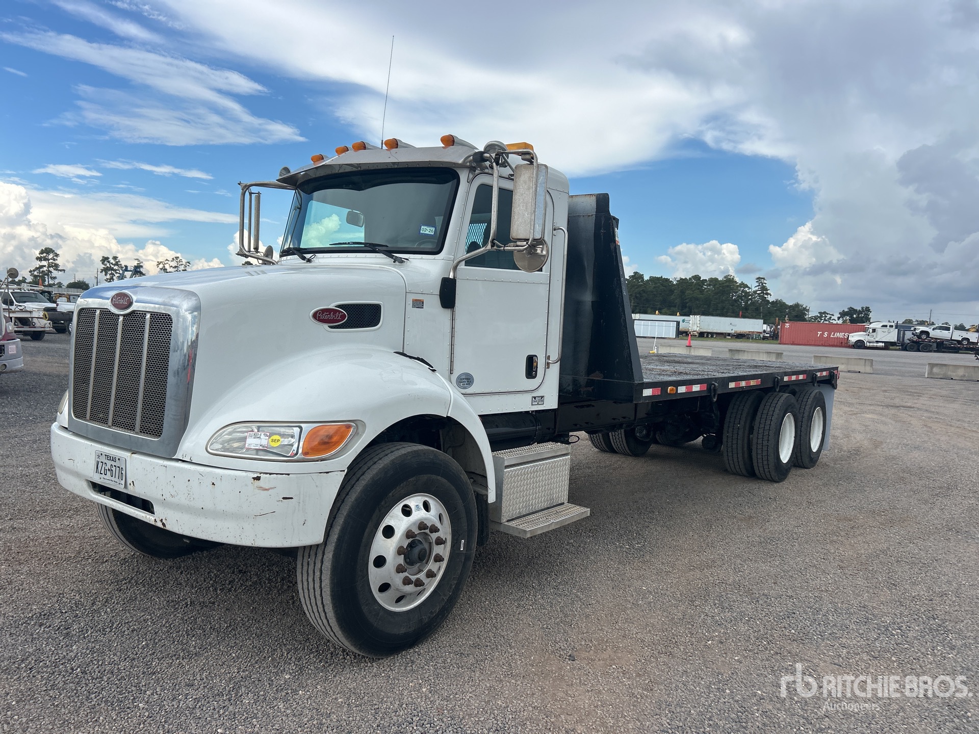 Photo of 2019 Peterbilt 348