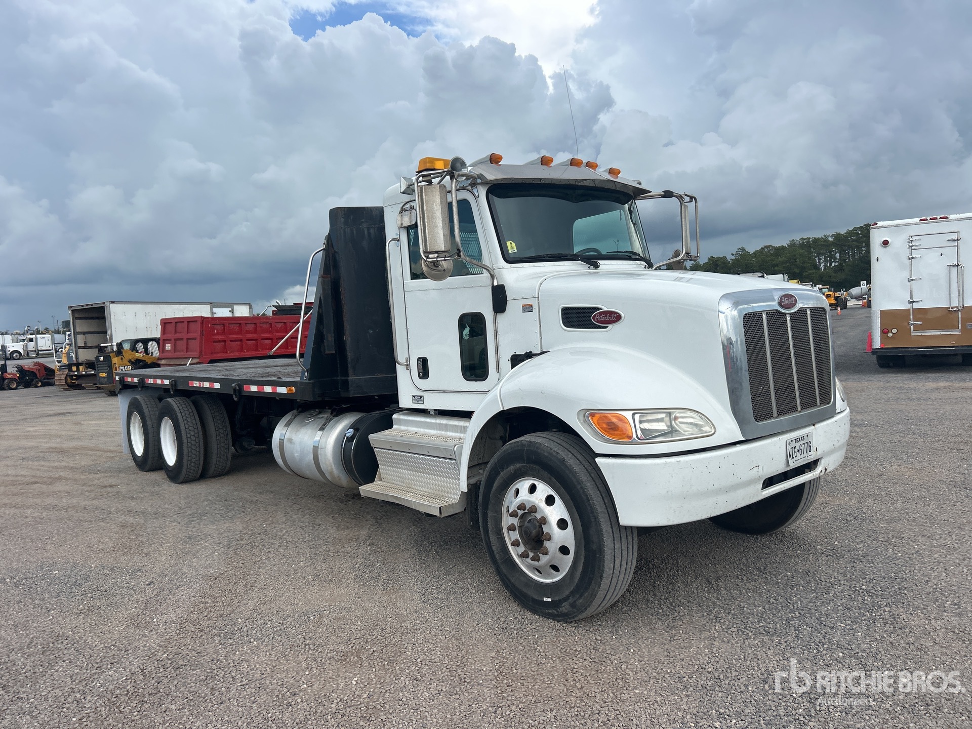 2019 Peterbilt 348