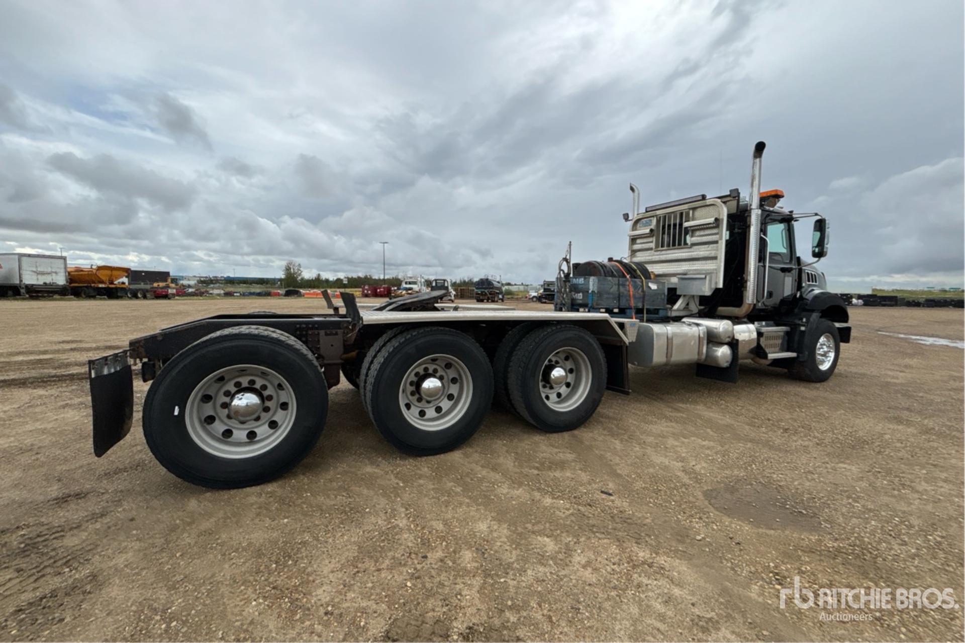 2013 Mack GU814