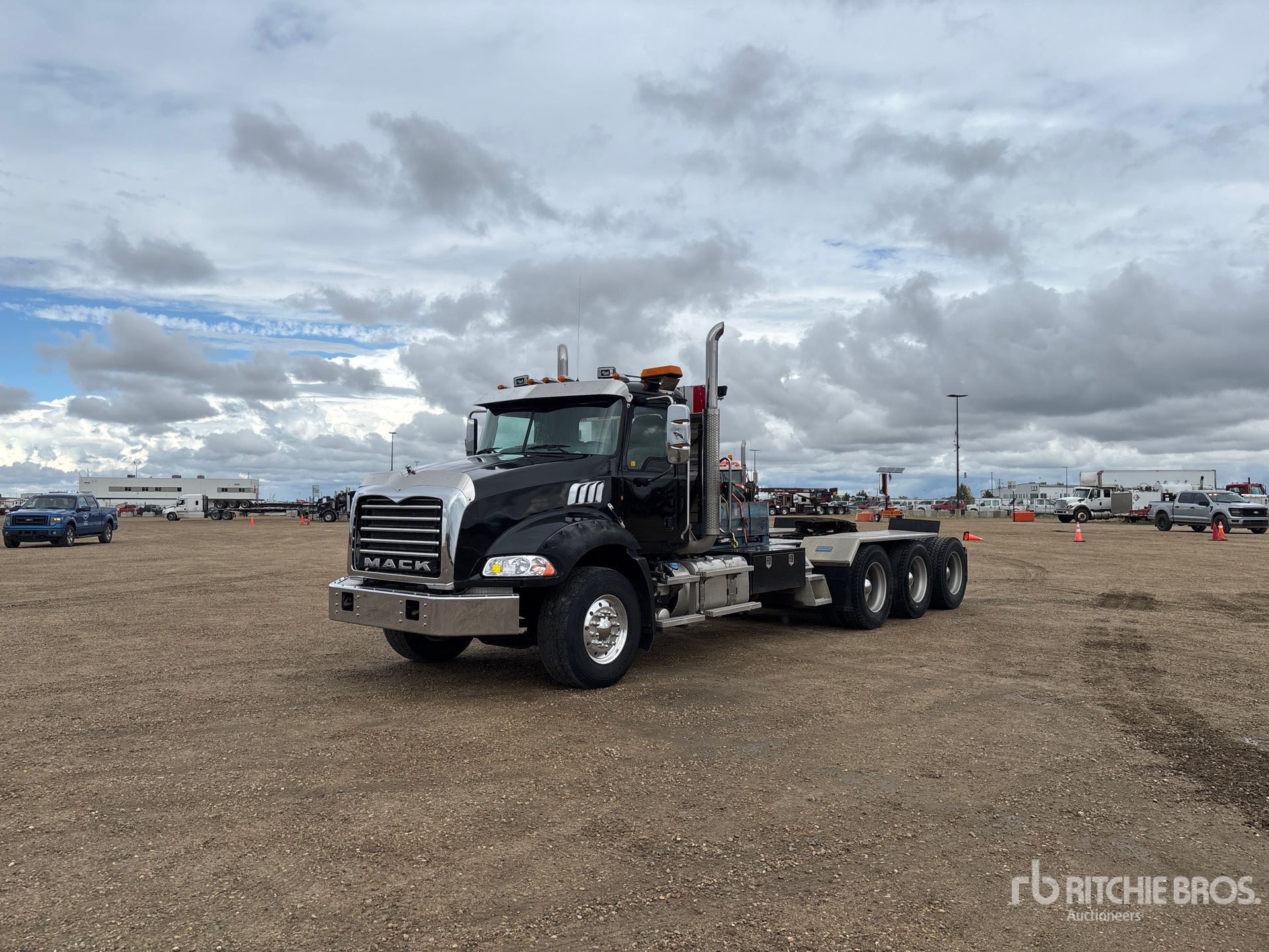 2013 Mack GU814
