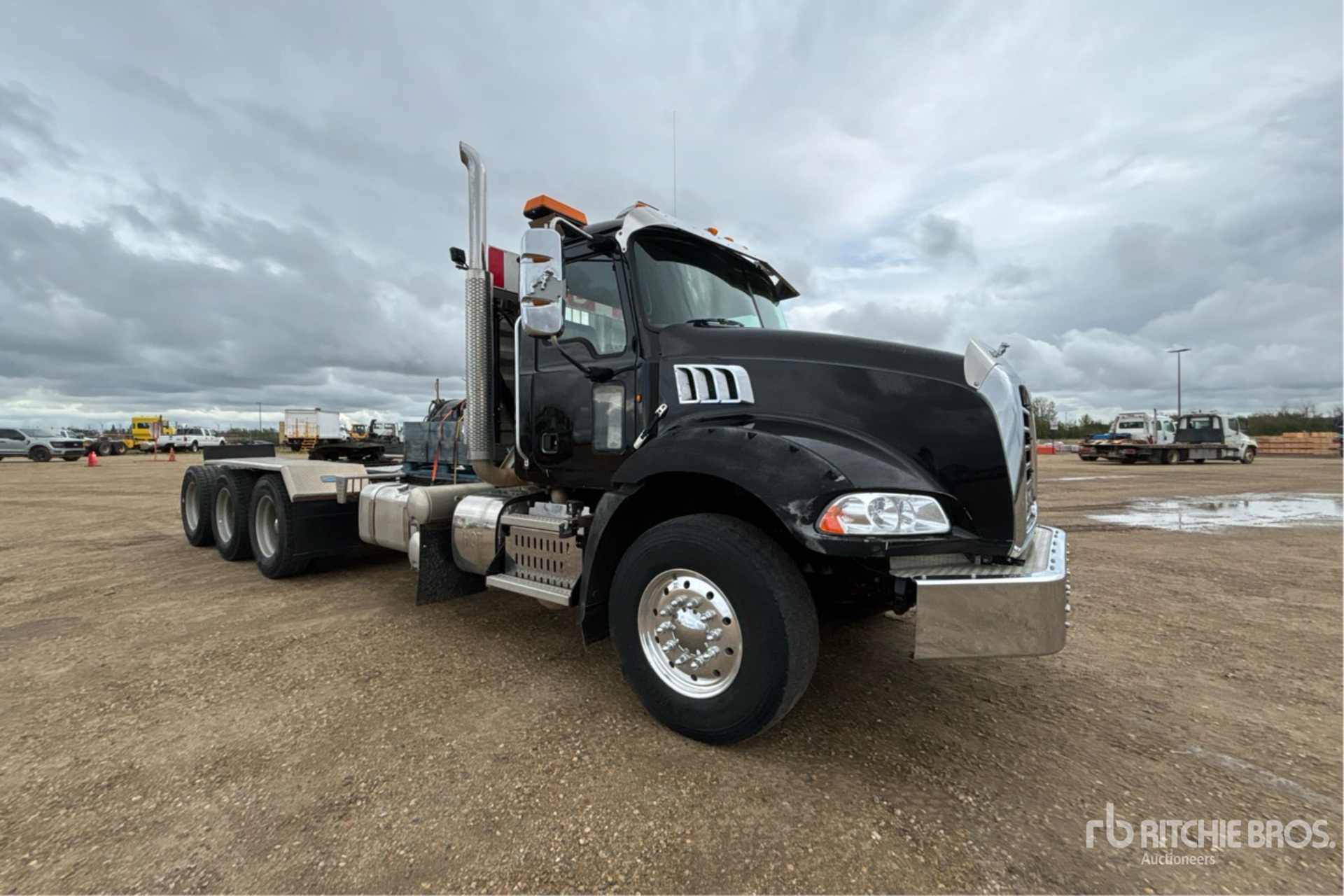 2013 Mack GU814