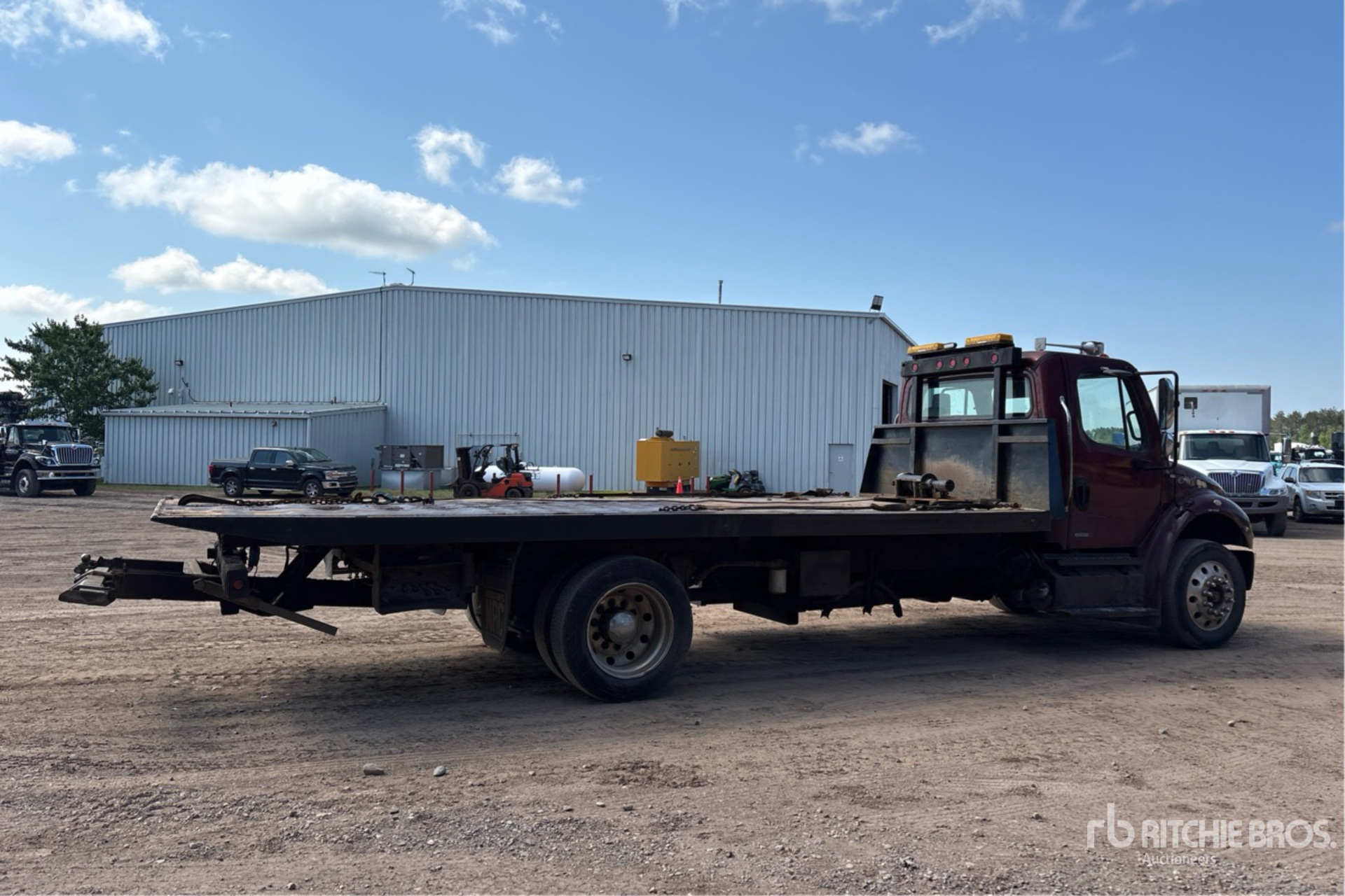 2013 Freightliner M2106