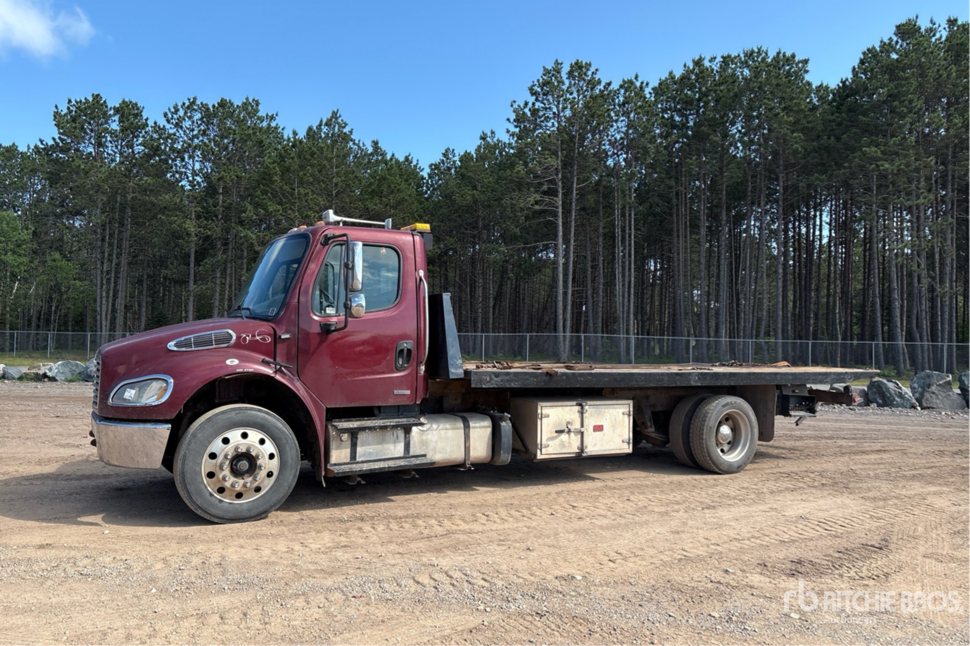 2013 Freightliner M2106