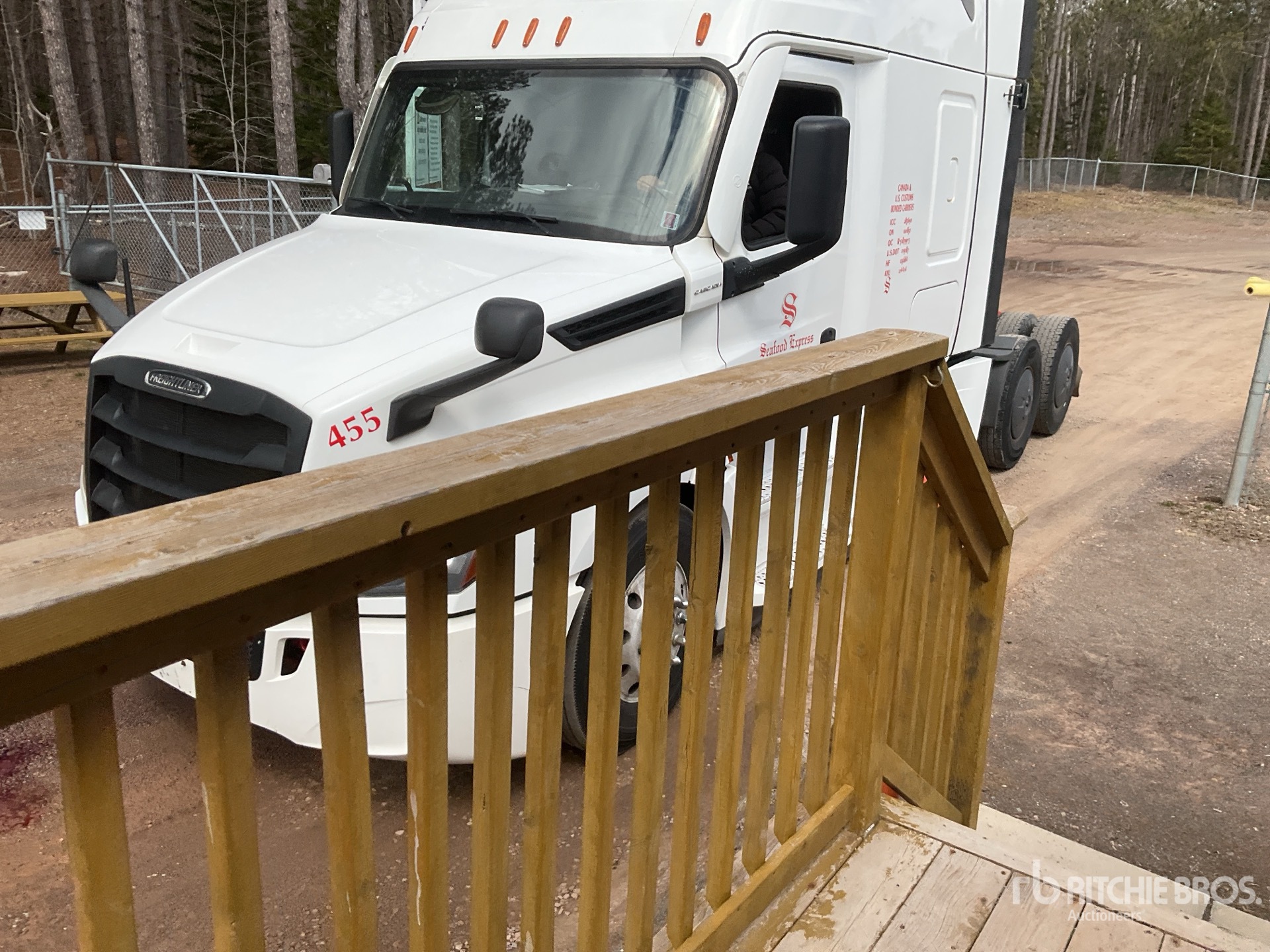 2020 Freightliner CASCADIA 126