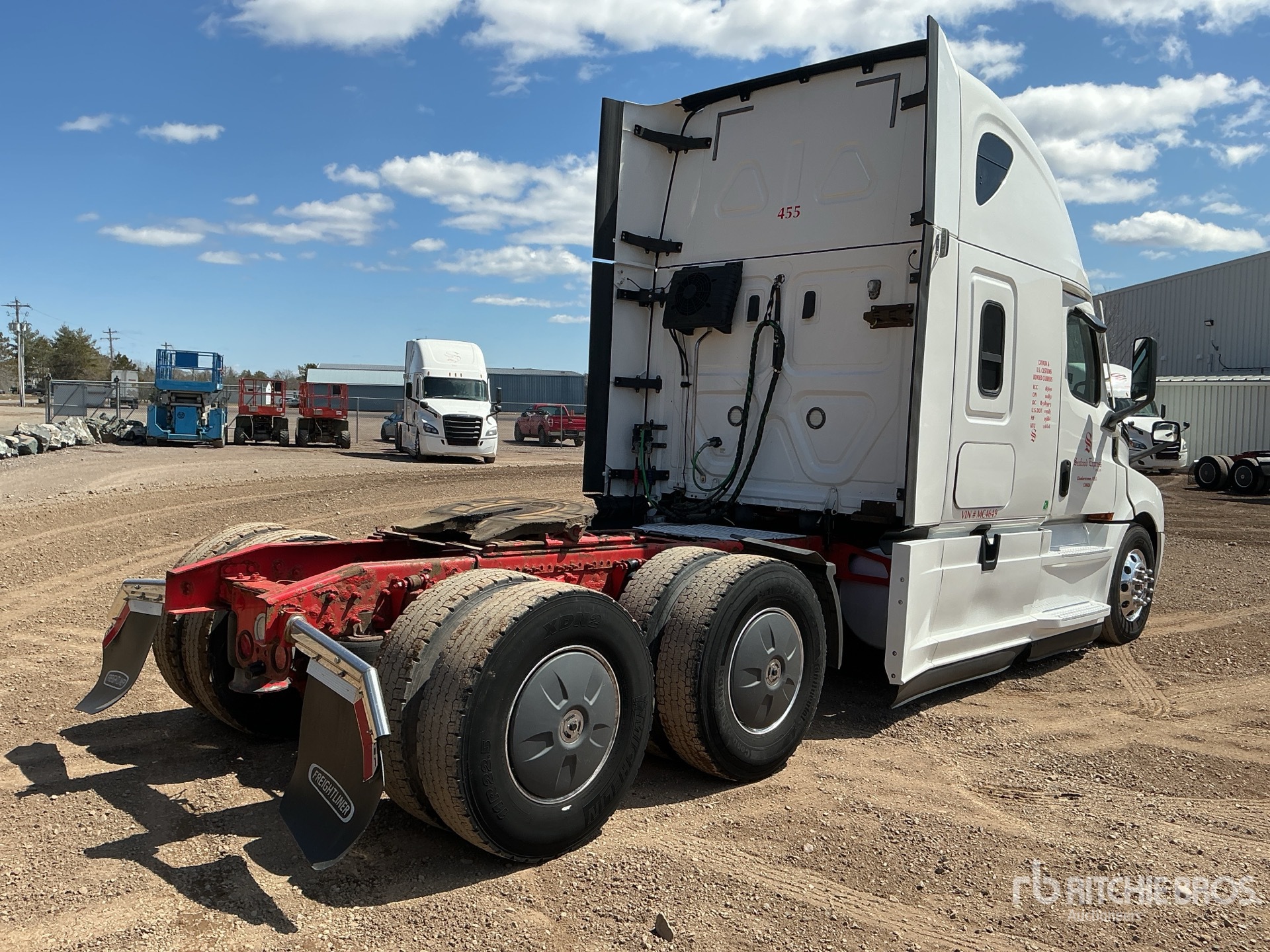 2020 Freightliner CASCADIA 126