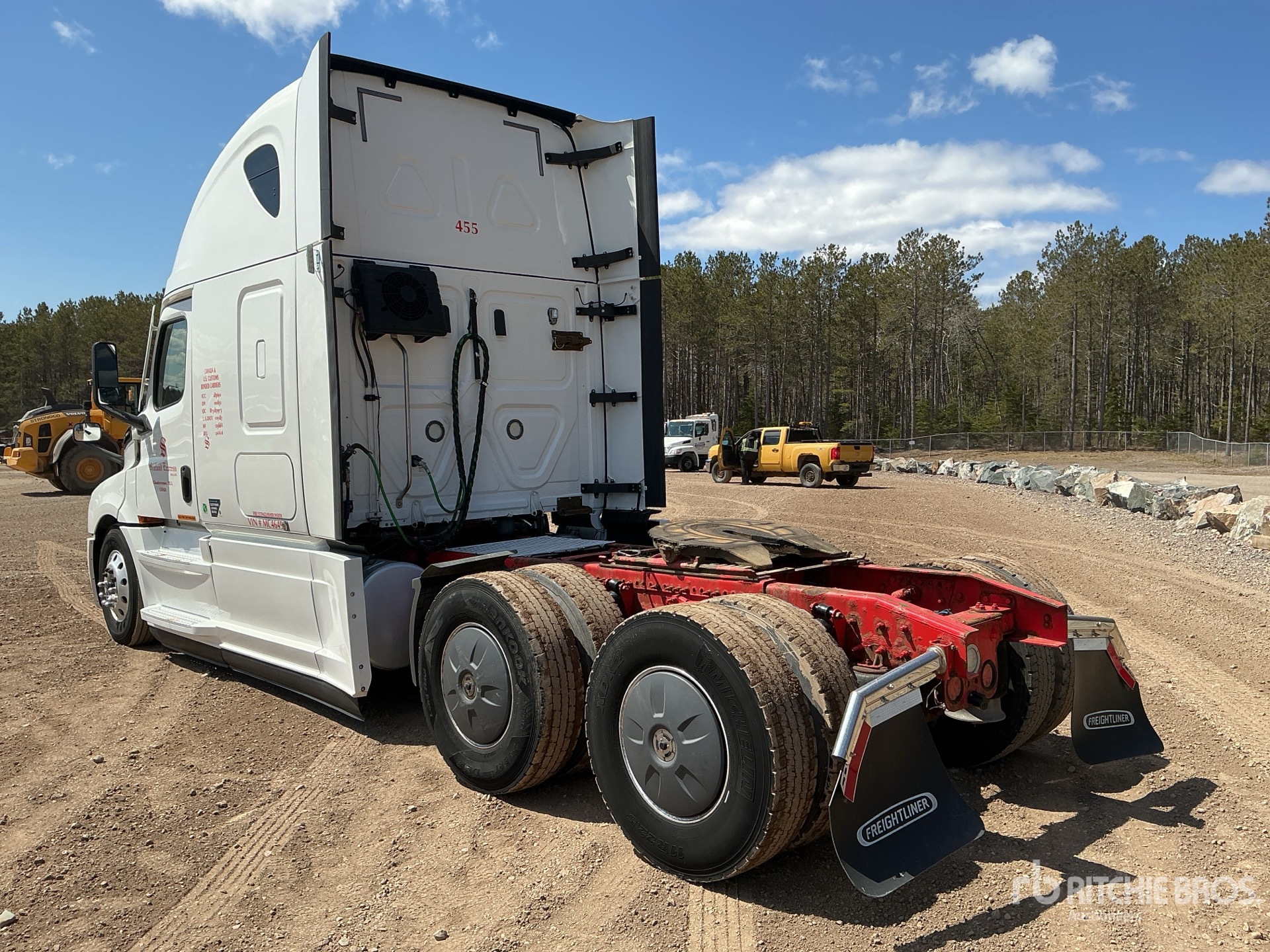 2020 Freightliner CASCADIA 126