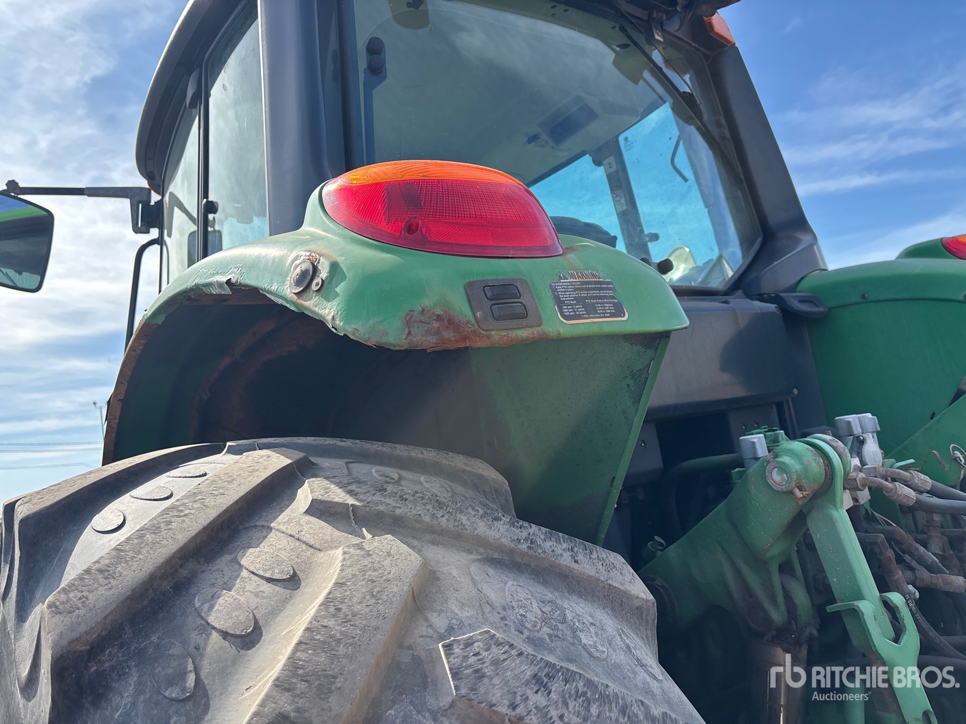 2008 John Deere 7330