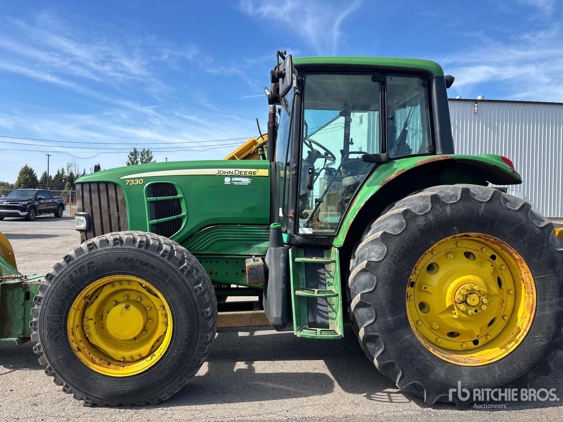 2008 John Deere 7330