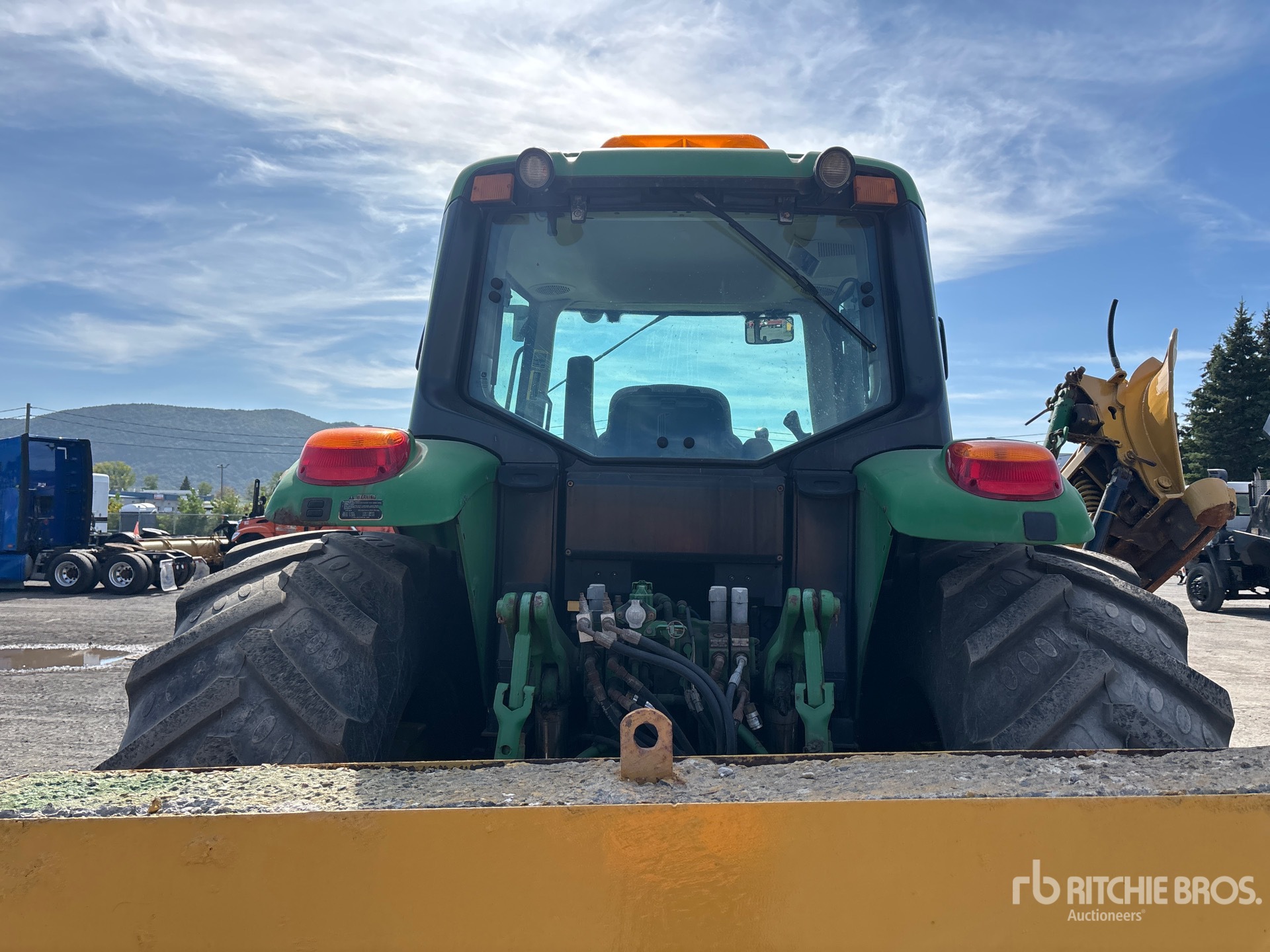 2008 John Deere 7330