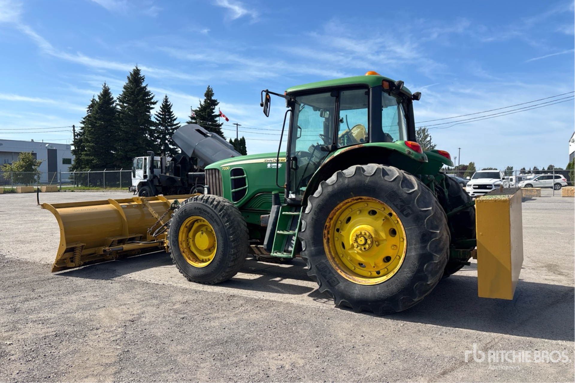 2008 John Deere 7330