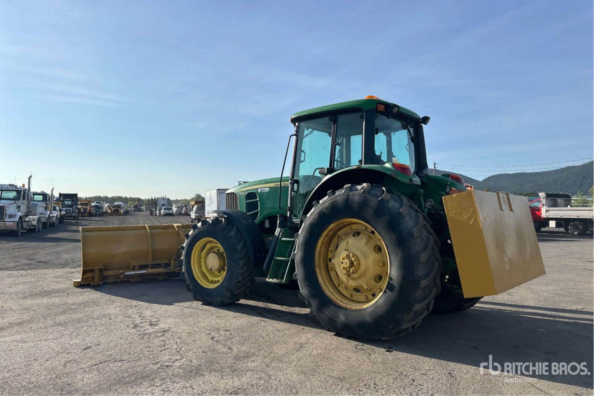 2008 John Deere 7330