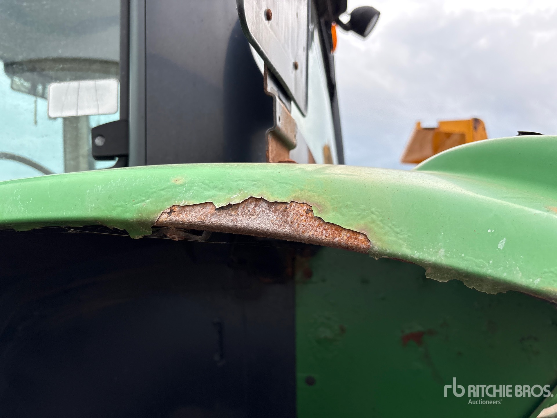 2011 John Deere 7330