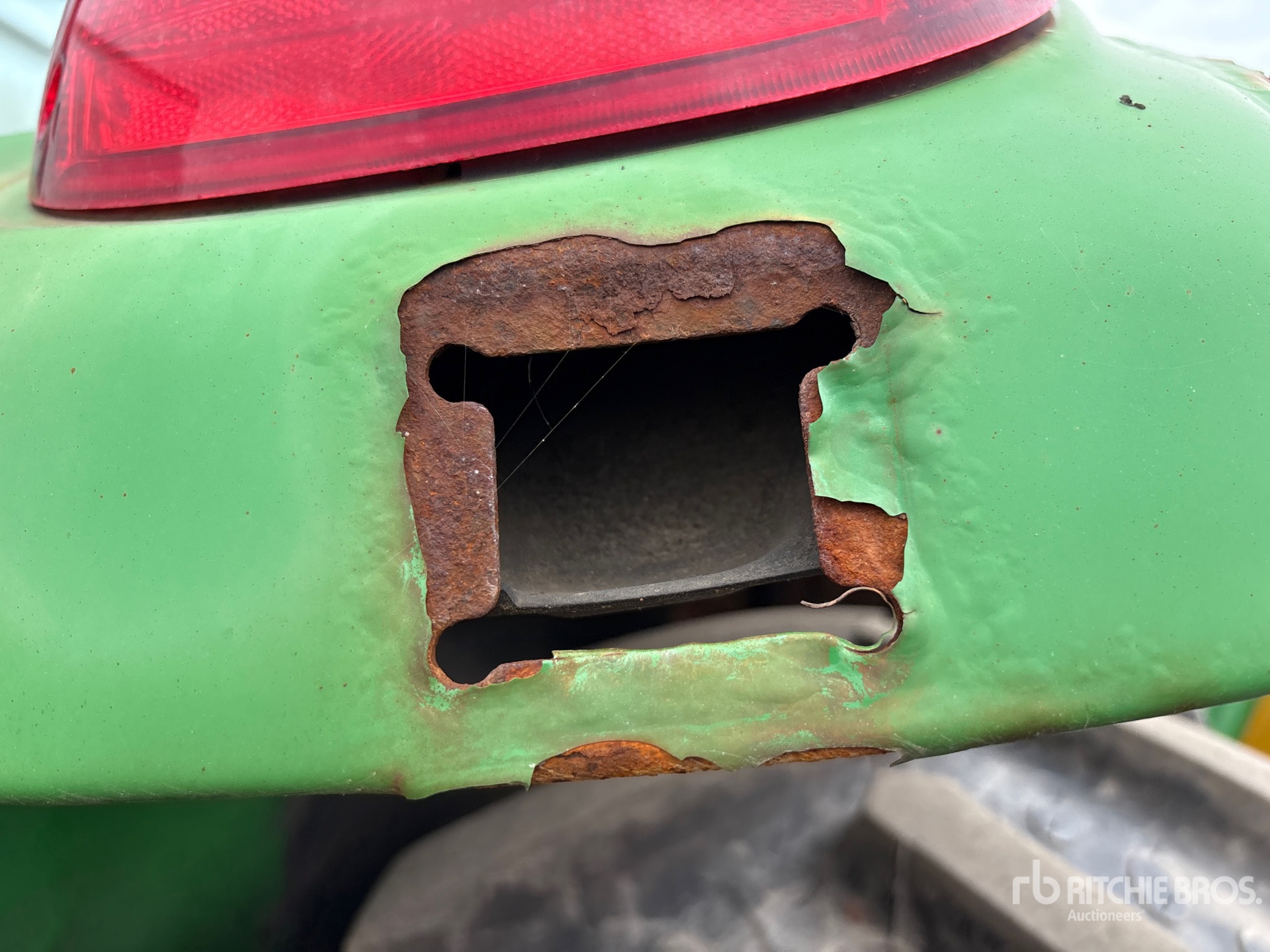 2011 John Deere 7330