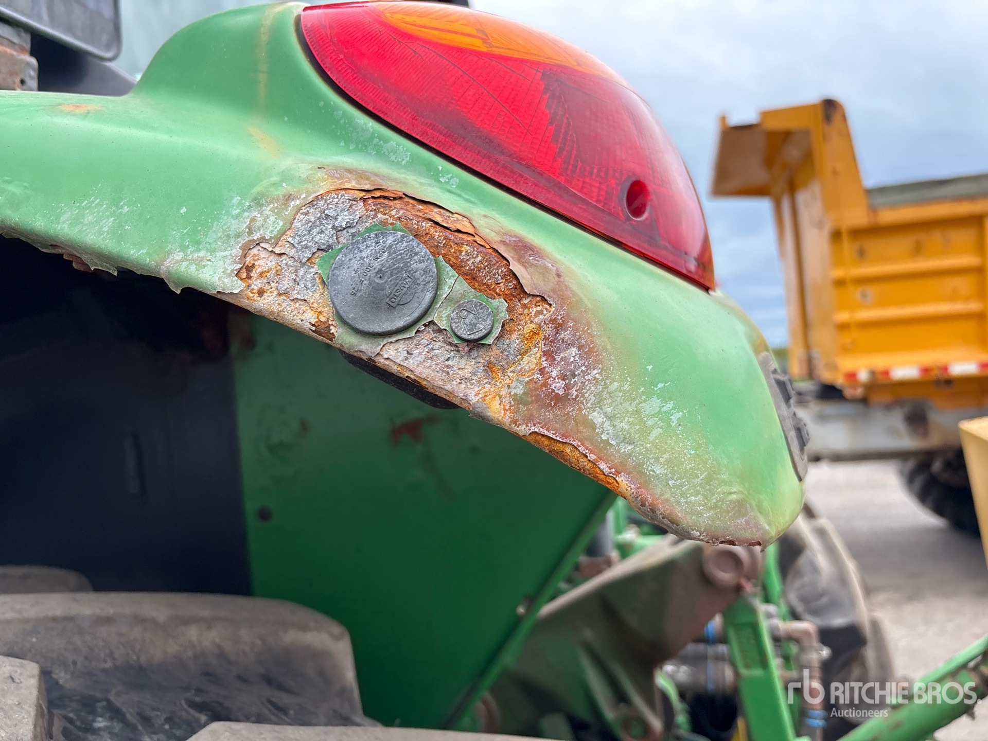 2011 John Deere 7330