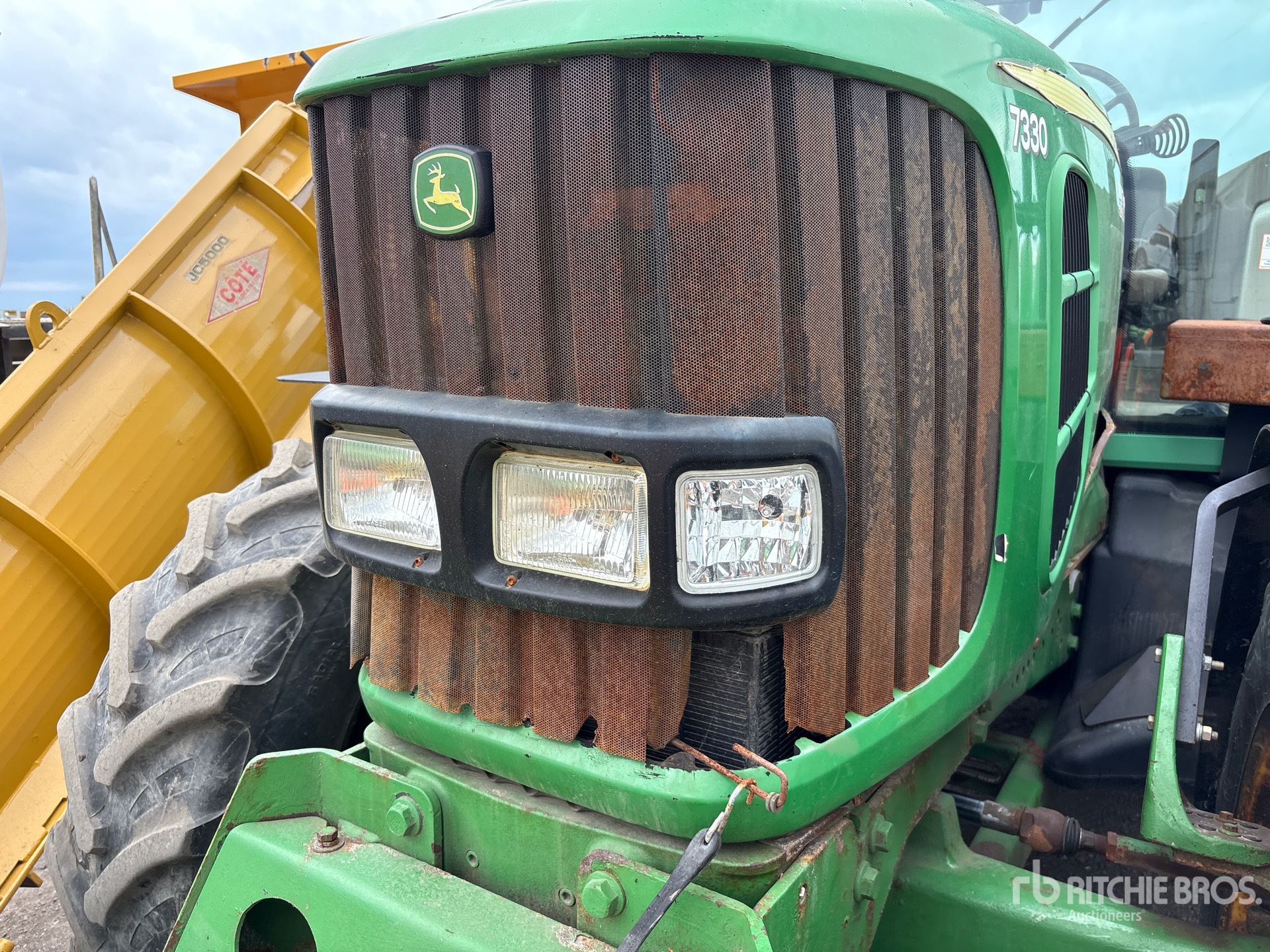 2011 John Deere 7330