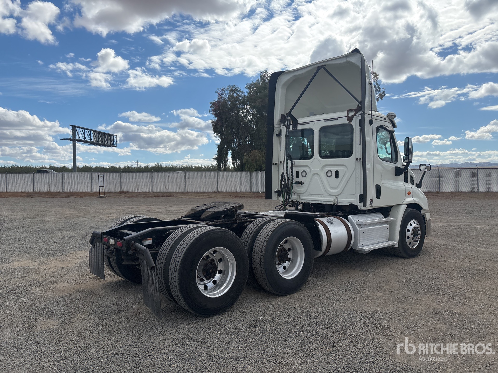 2018 Freightliner CASCADIA 113