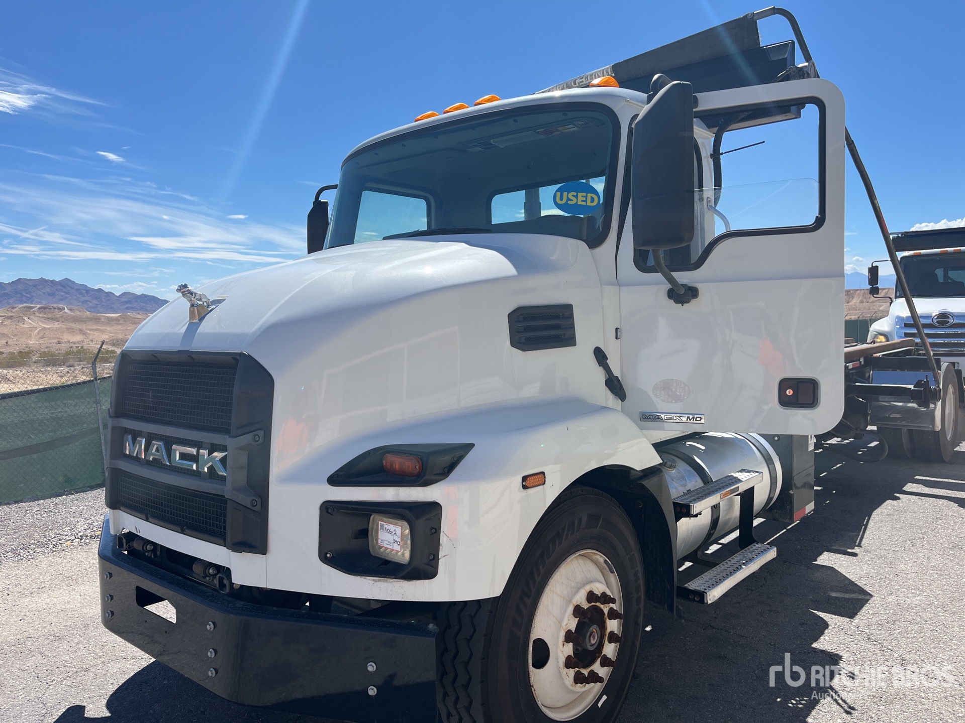 2022 Mack MD642