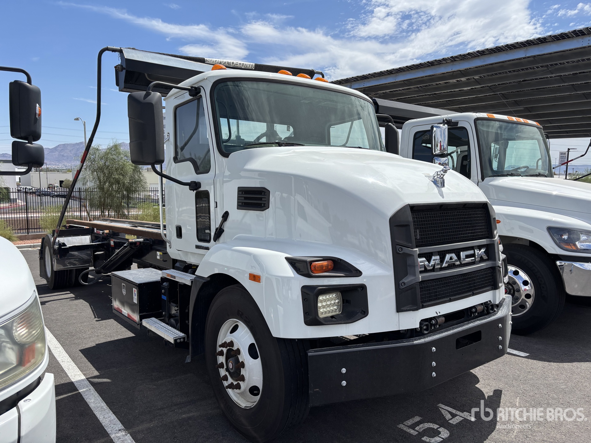 2022 Mack MD642
