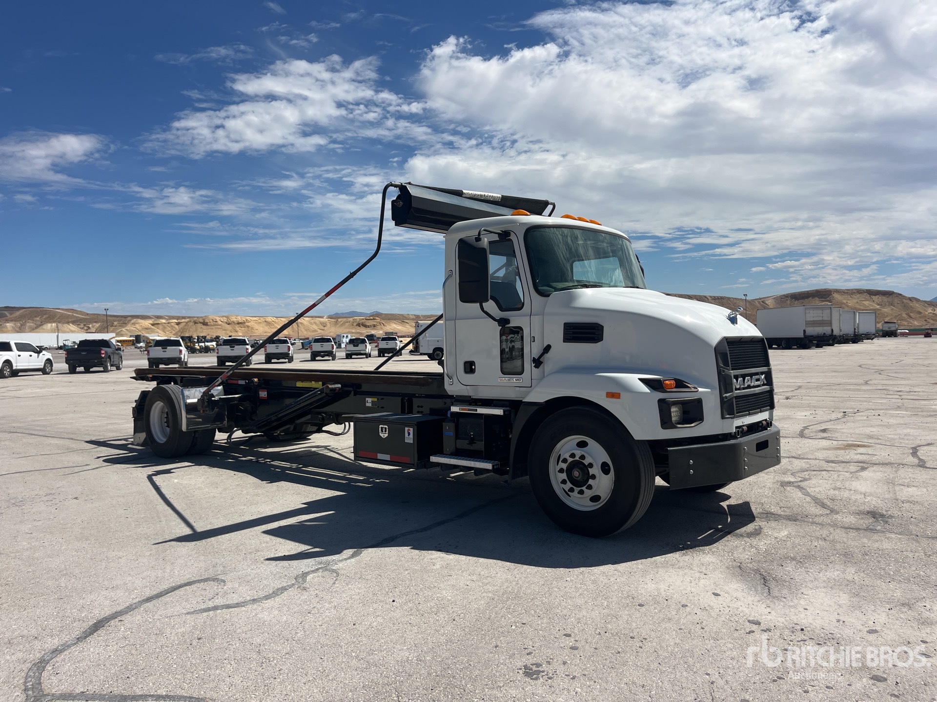 2022 Mack MD642