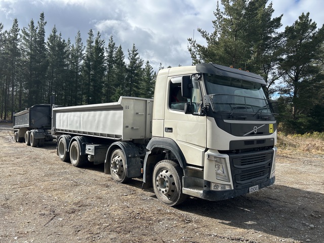 2015 Volvo FM 500 8x4 Tipper Truck