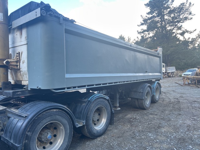 1988 Mills Tui Trailers Bogie/A Tipping Trailer