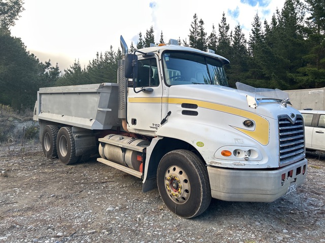2004 Mack CX688RS 6x4 Tipper Truck