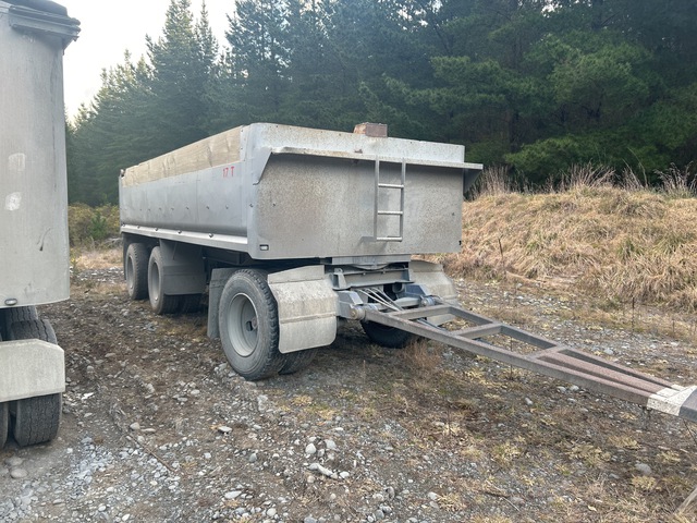 1976 Roadrunner Super Dog Tipping Trailer