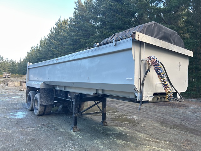 1990 Roadrunner BPS-3-CT-902 Tipping Trailer