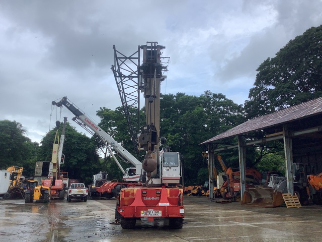 2018 Link-Belt RTC8030 30 ton 4x4 Rough Terrain Crane 2018 Link-Belt RTC8030 30 ton 4x4 Rough Terrain Crane