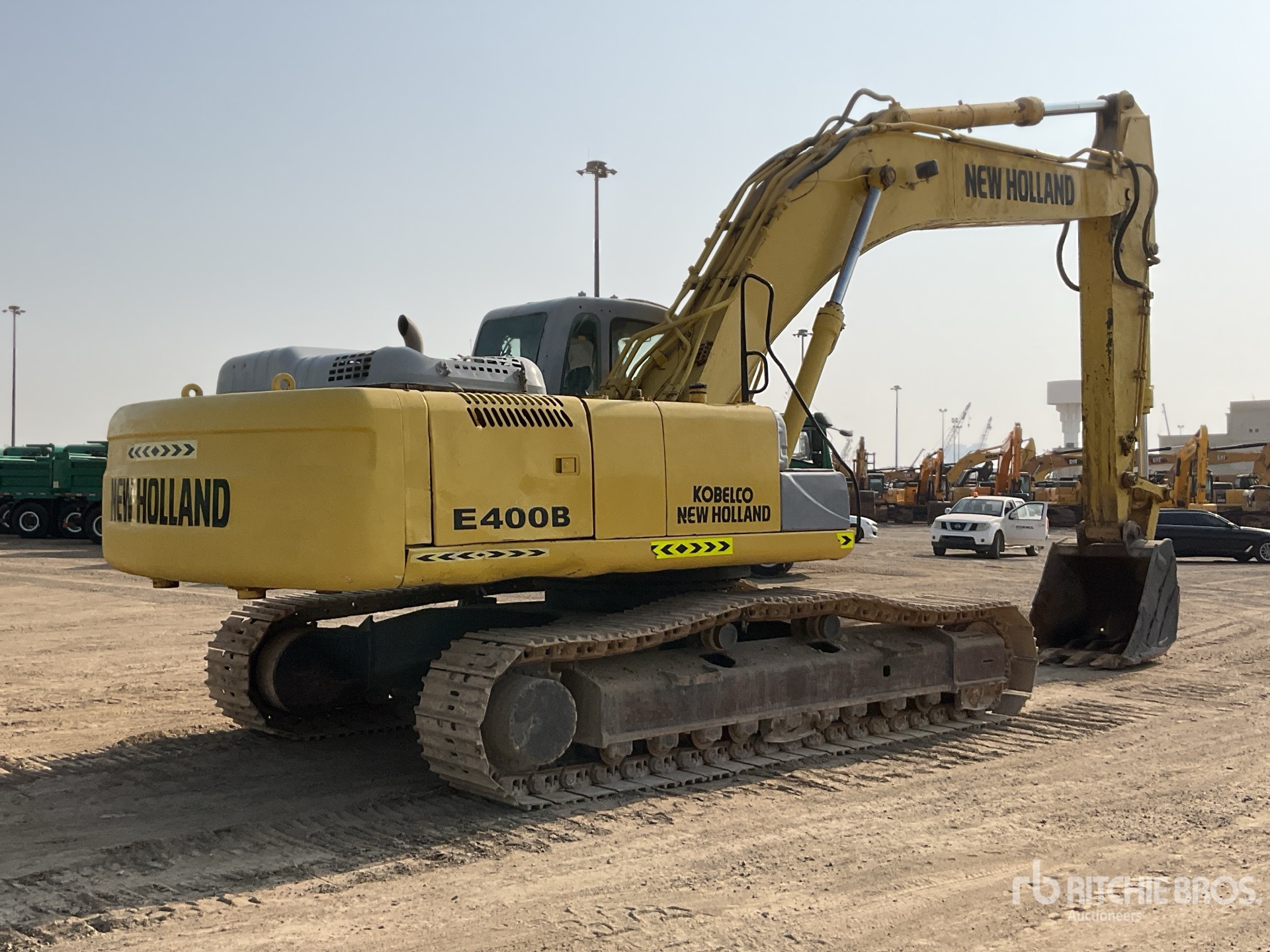 New Holland E385B