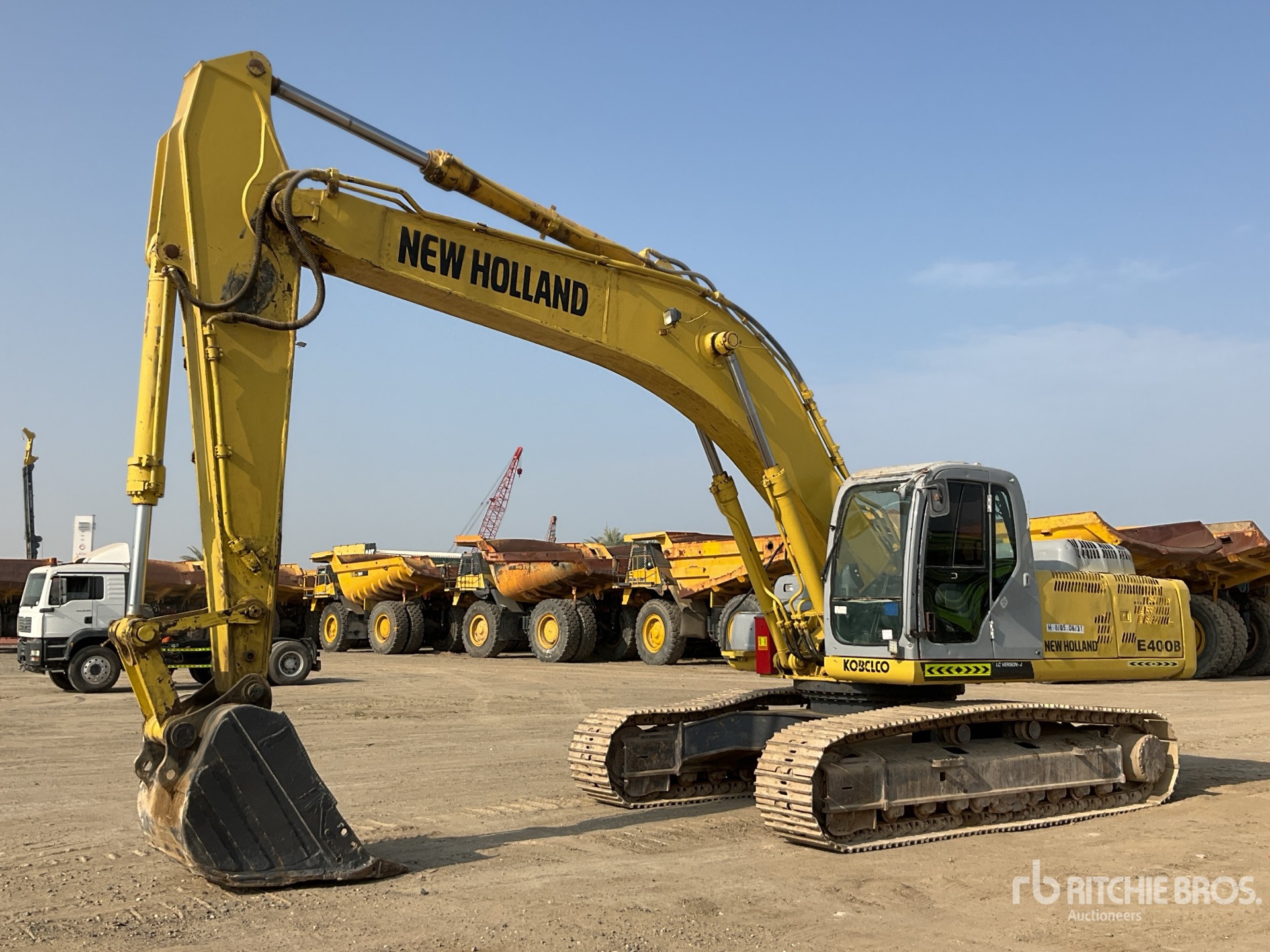 Photo of New Holland E385B