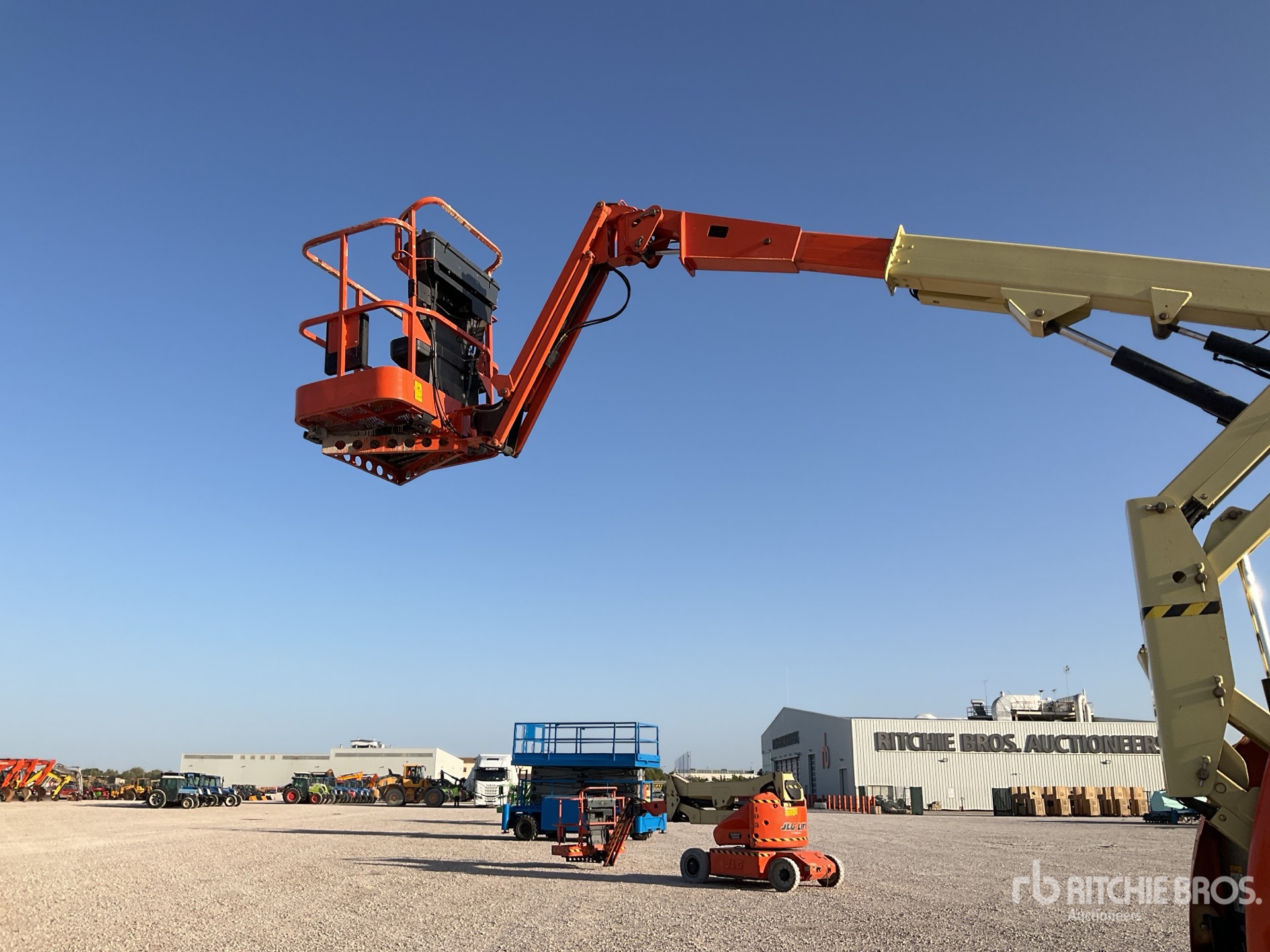 2012 JLG E300 AJP