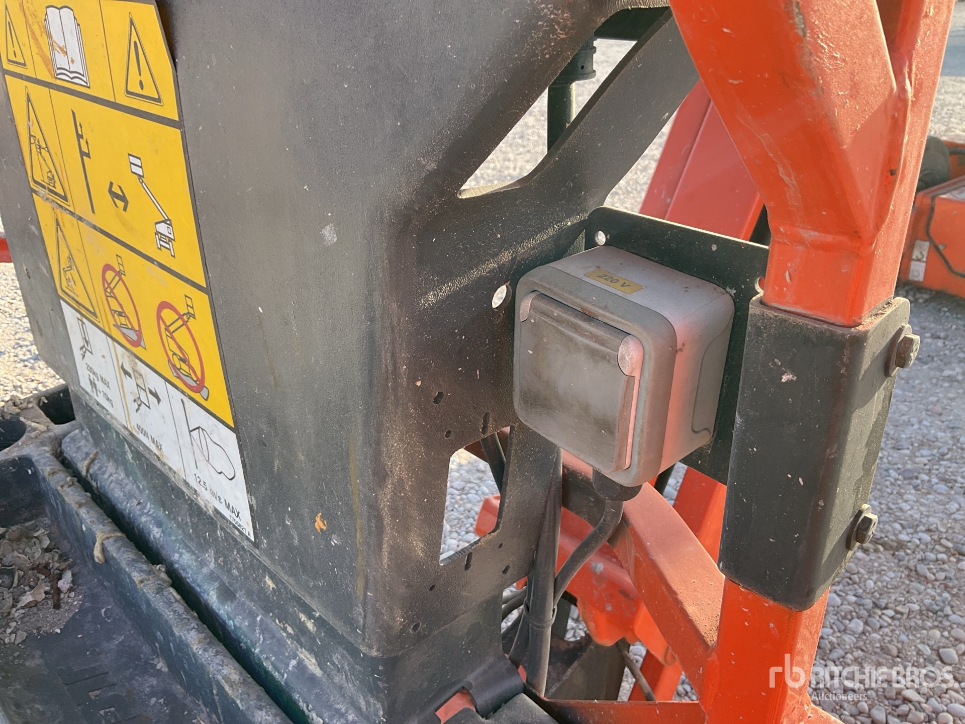 2012 JLG E300 AJP