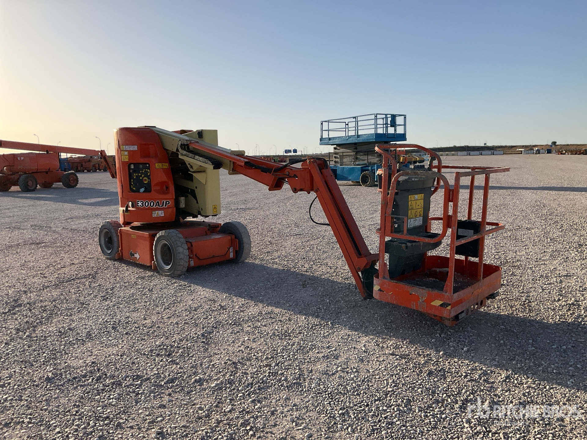 2012 JLG E300 AJP