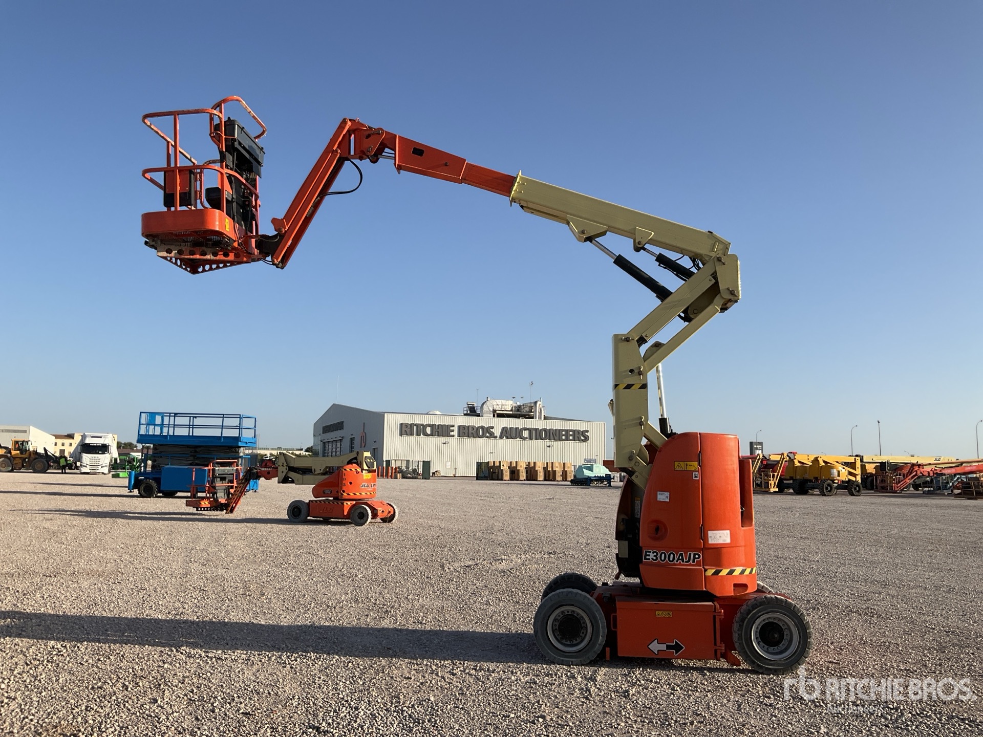 2012 JLG E300 AJP