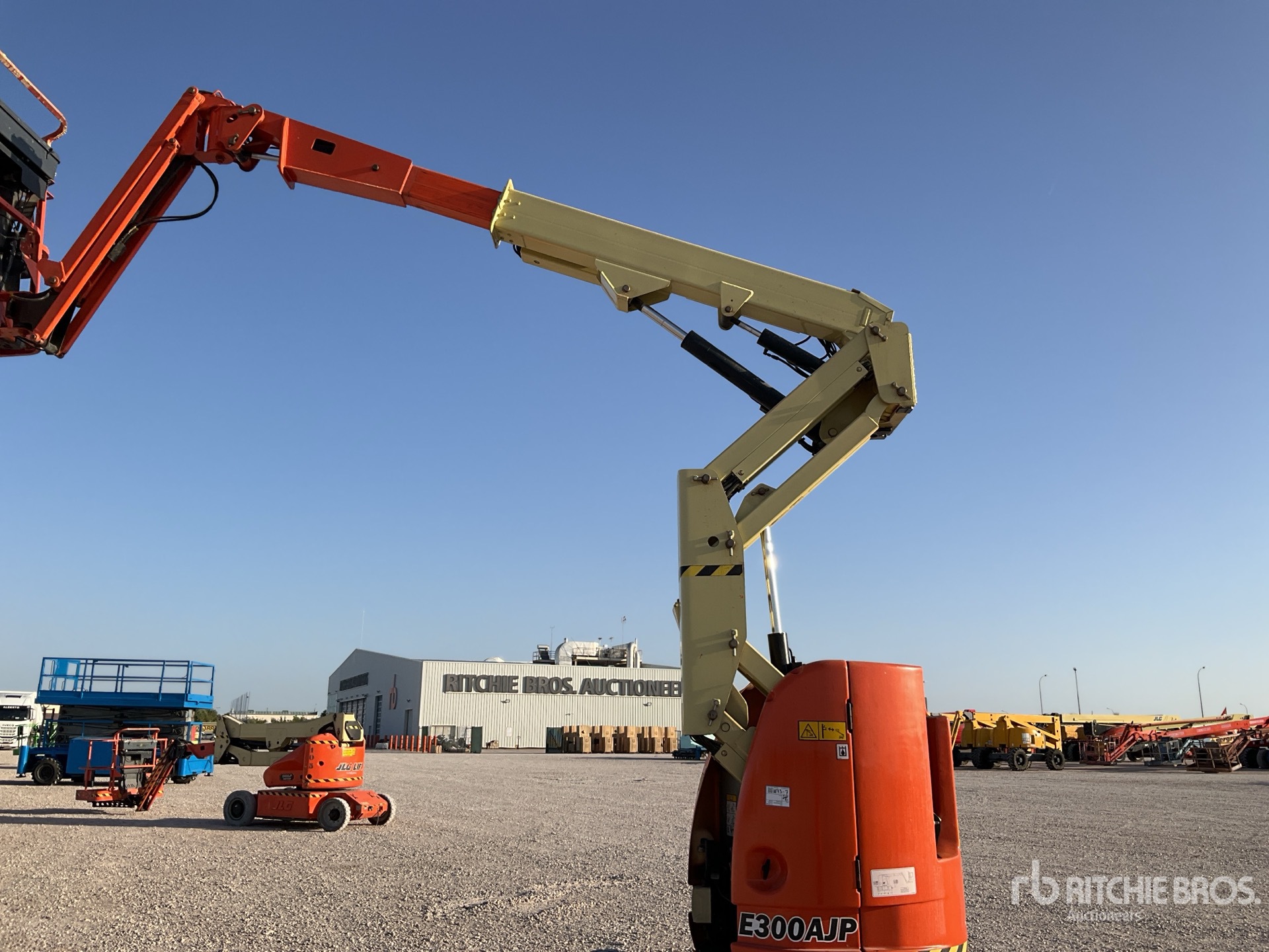 2012 JLG E300 AJP