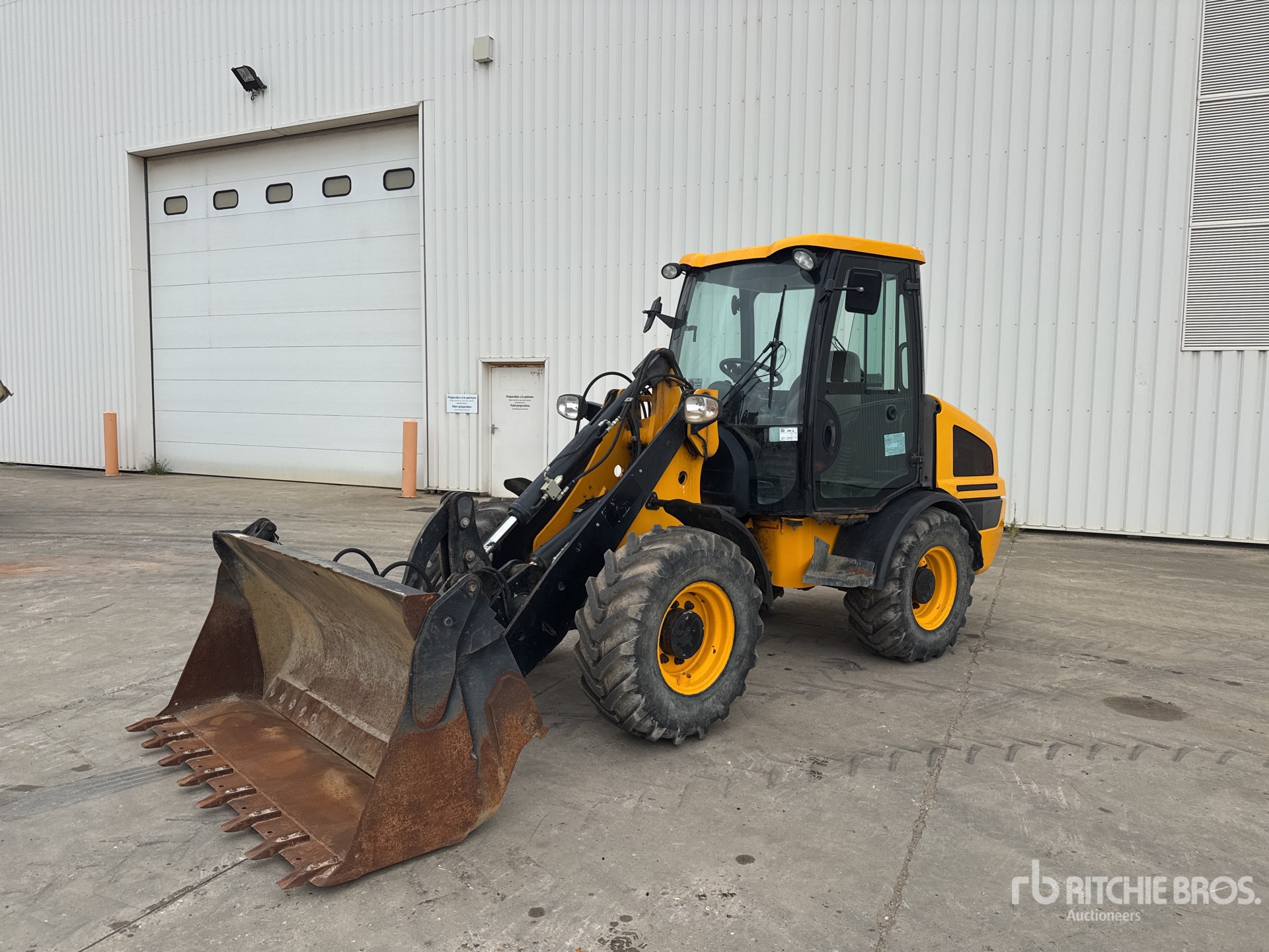Photo of JCB 407