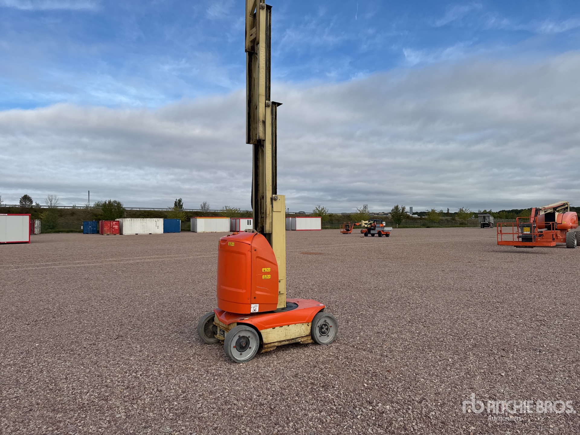 2011 JLG TOUCAN 8E