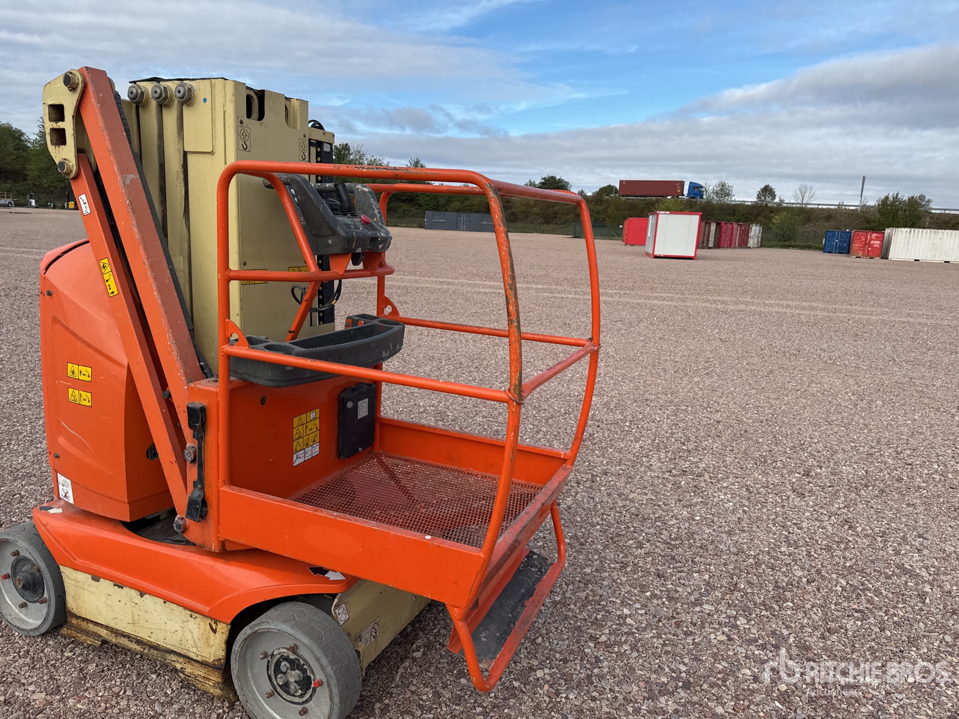 2011 JLG TOUCAN 8E