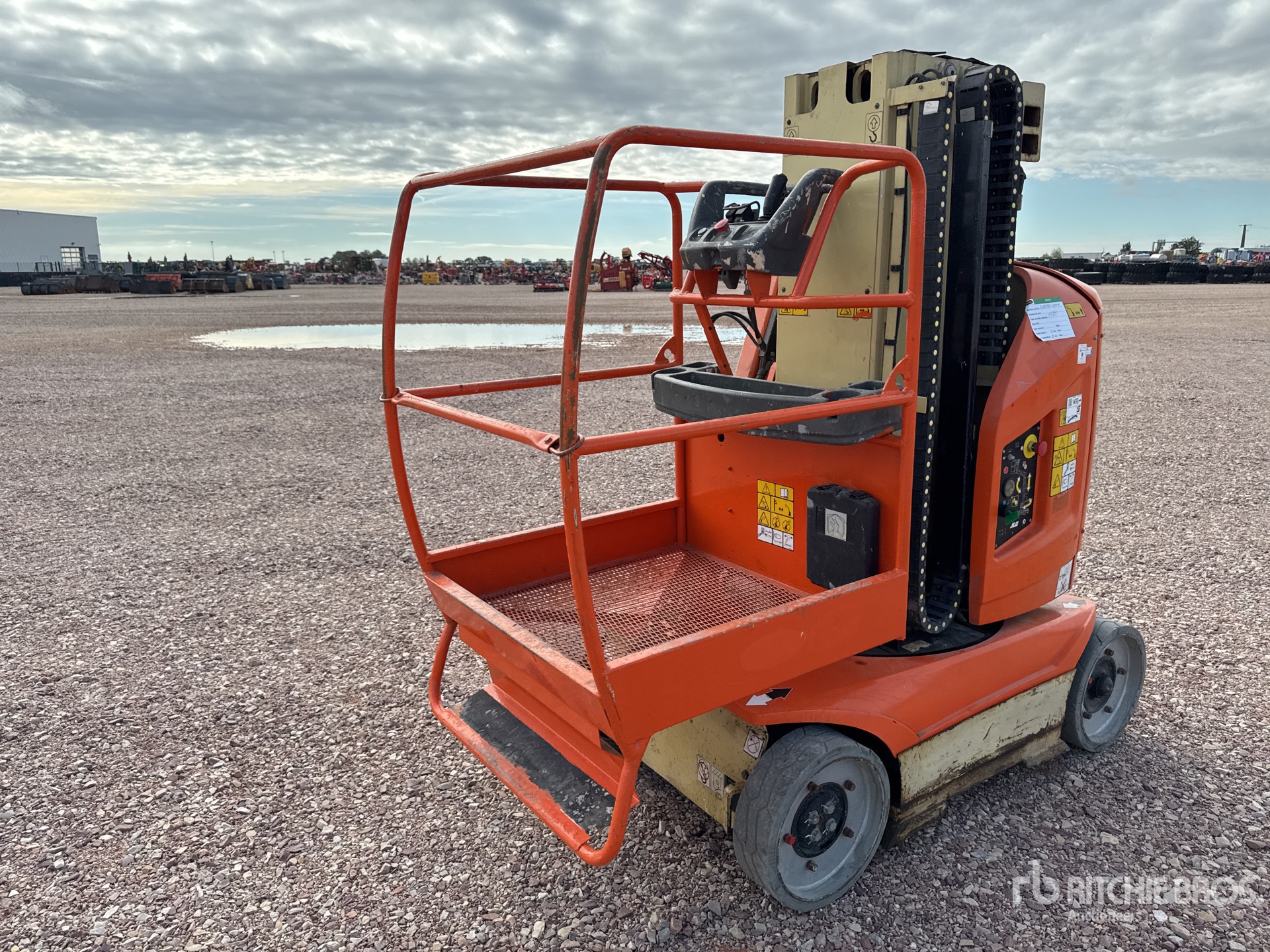 2011 JLG TOUCAN 8E