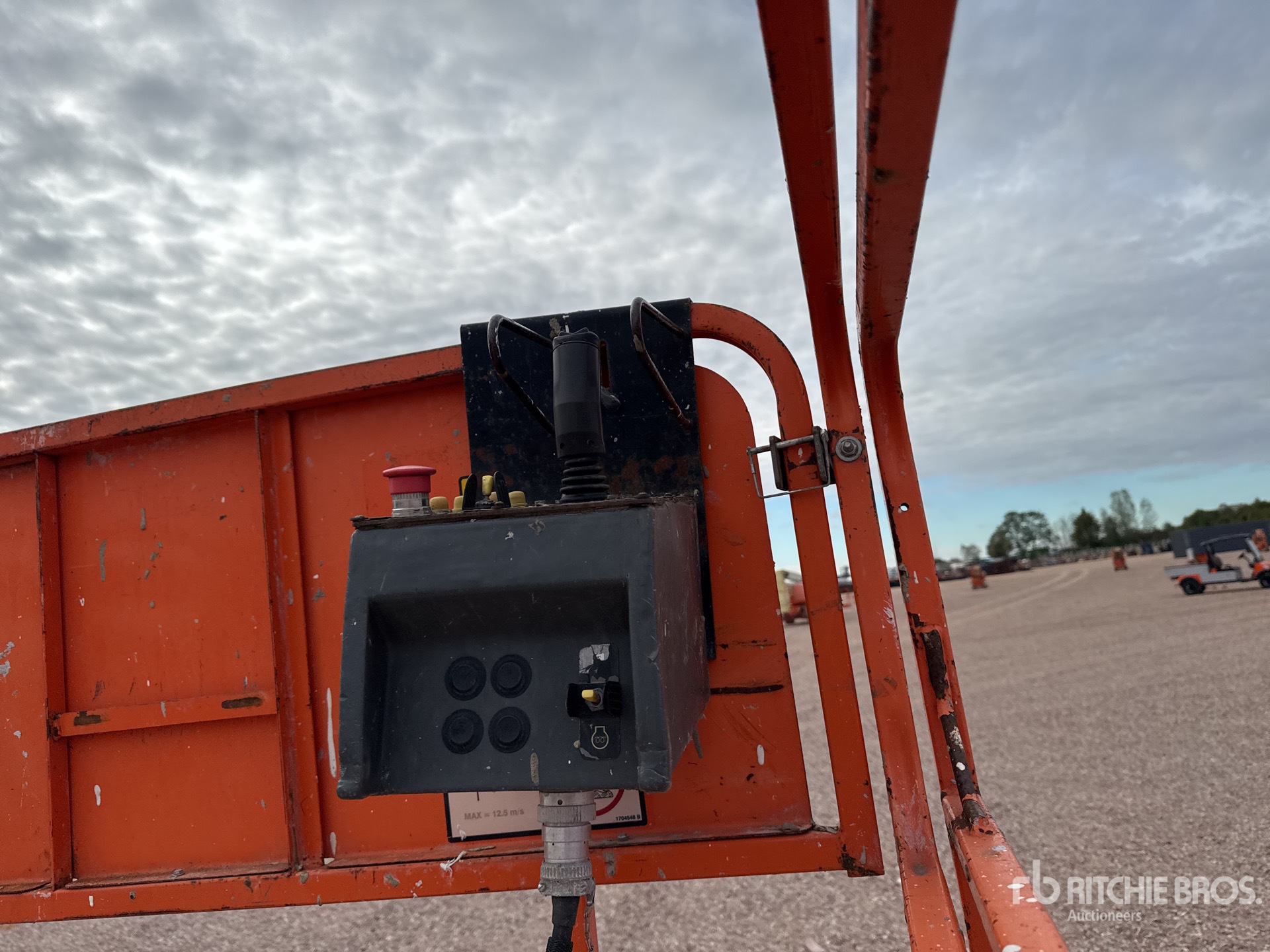 2015 JLG 260MRT