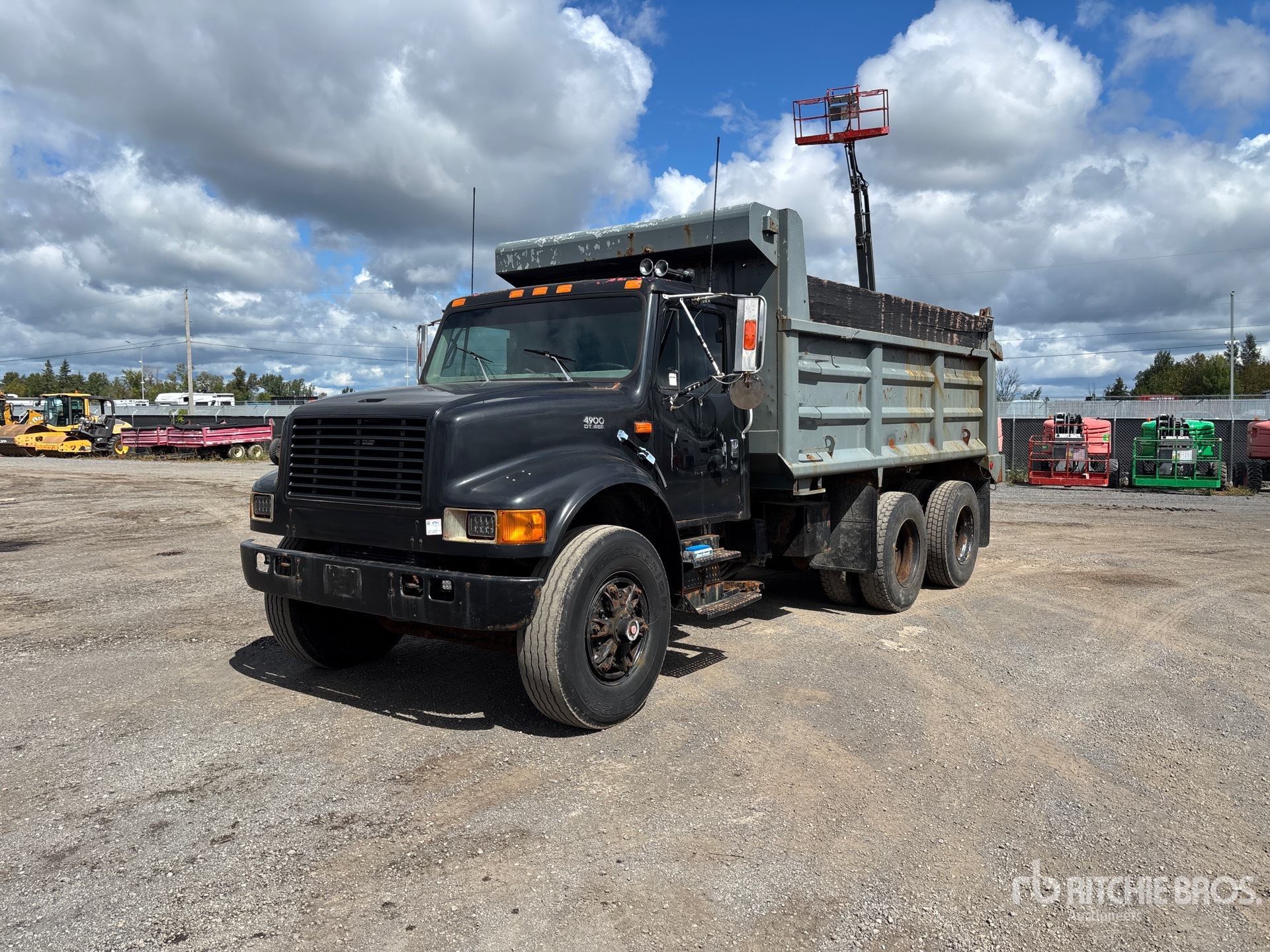 1999 International 4900