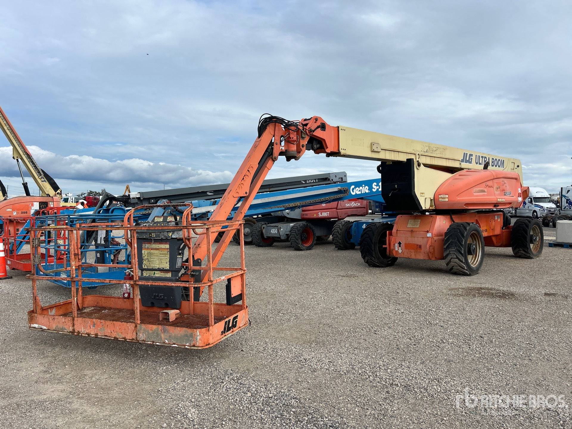 Photo of 2011 JLG 1250AJP