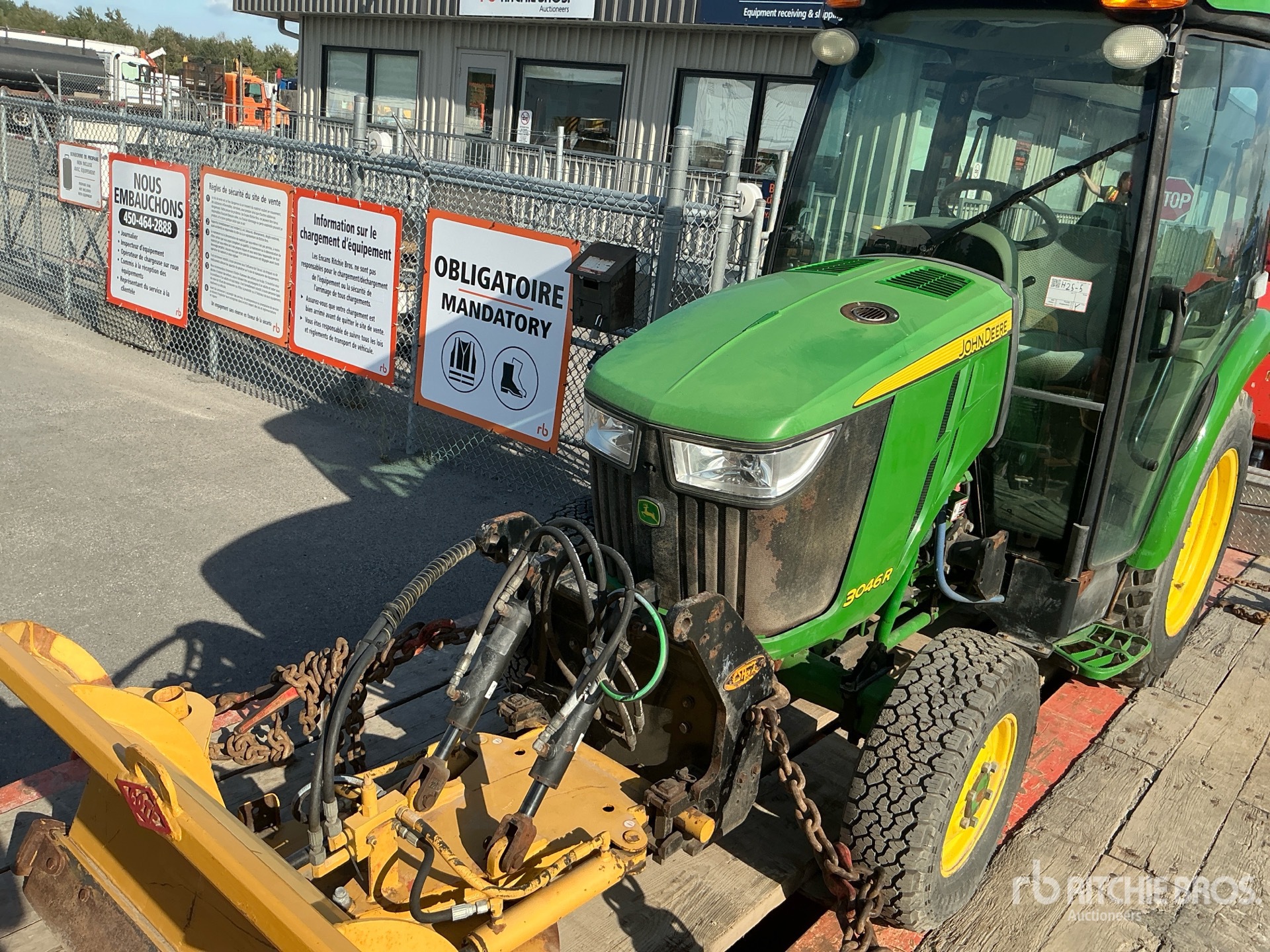 2016 John Deere 3046R