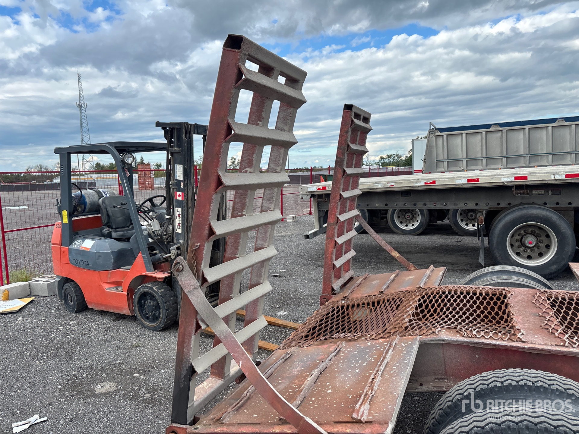 1970 Rogers 27 FT T/A GOOSENECK