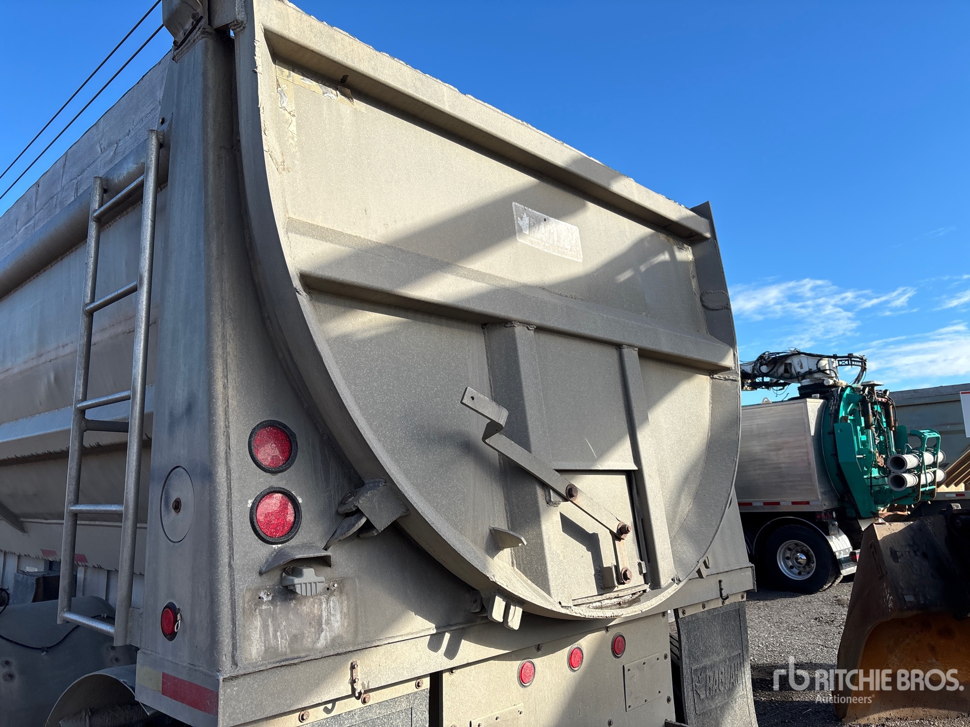 1998 Raglan 36 ft Tri/A