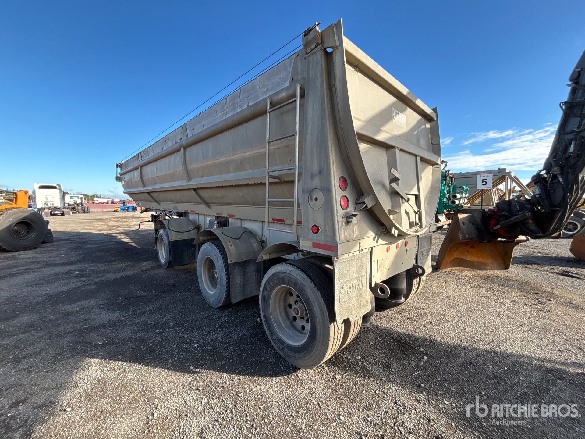 1998 Raglan 36 ft Tri/A