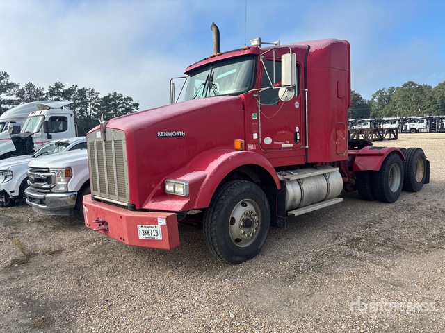 2011 Kenworth T800 T/A Day Cab Truck Tractor